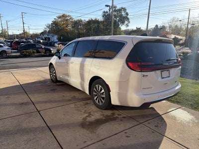 2024 Chrysler Pacifica Hybrid Select
