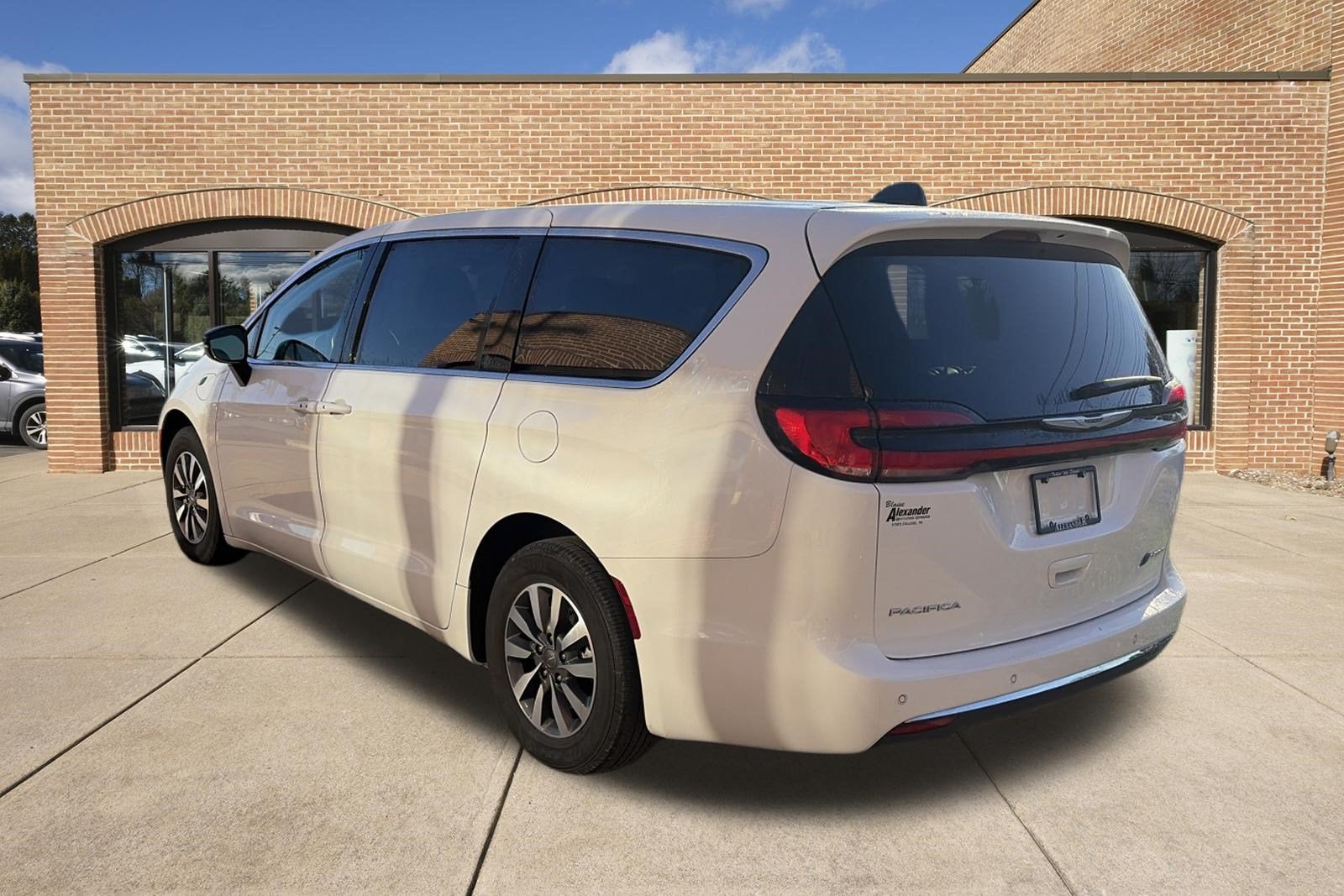 2024 Chrysler Pacifica Hybrid Select