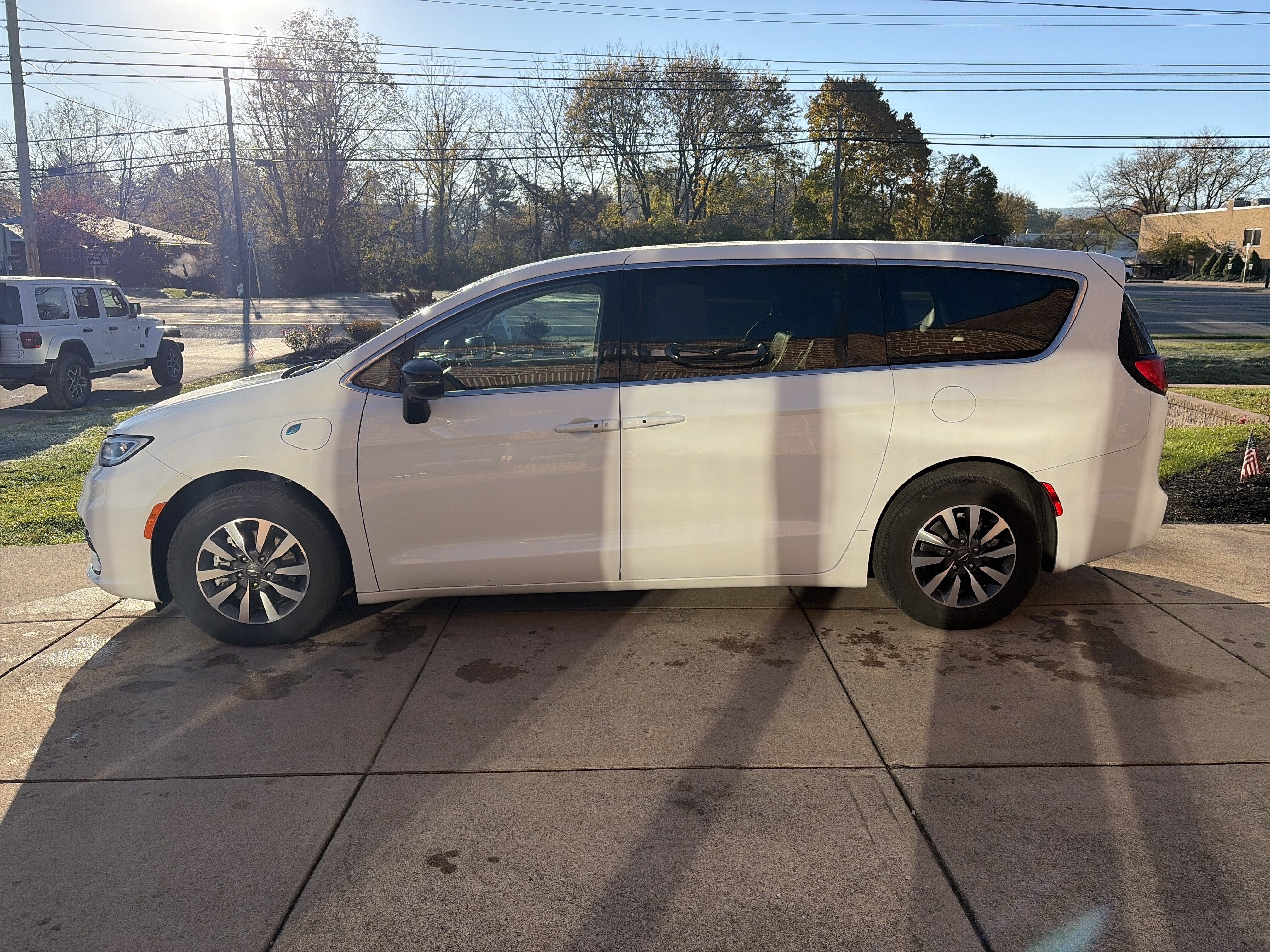 2024 Chrysler Pacifica Hybrid Select