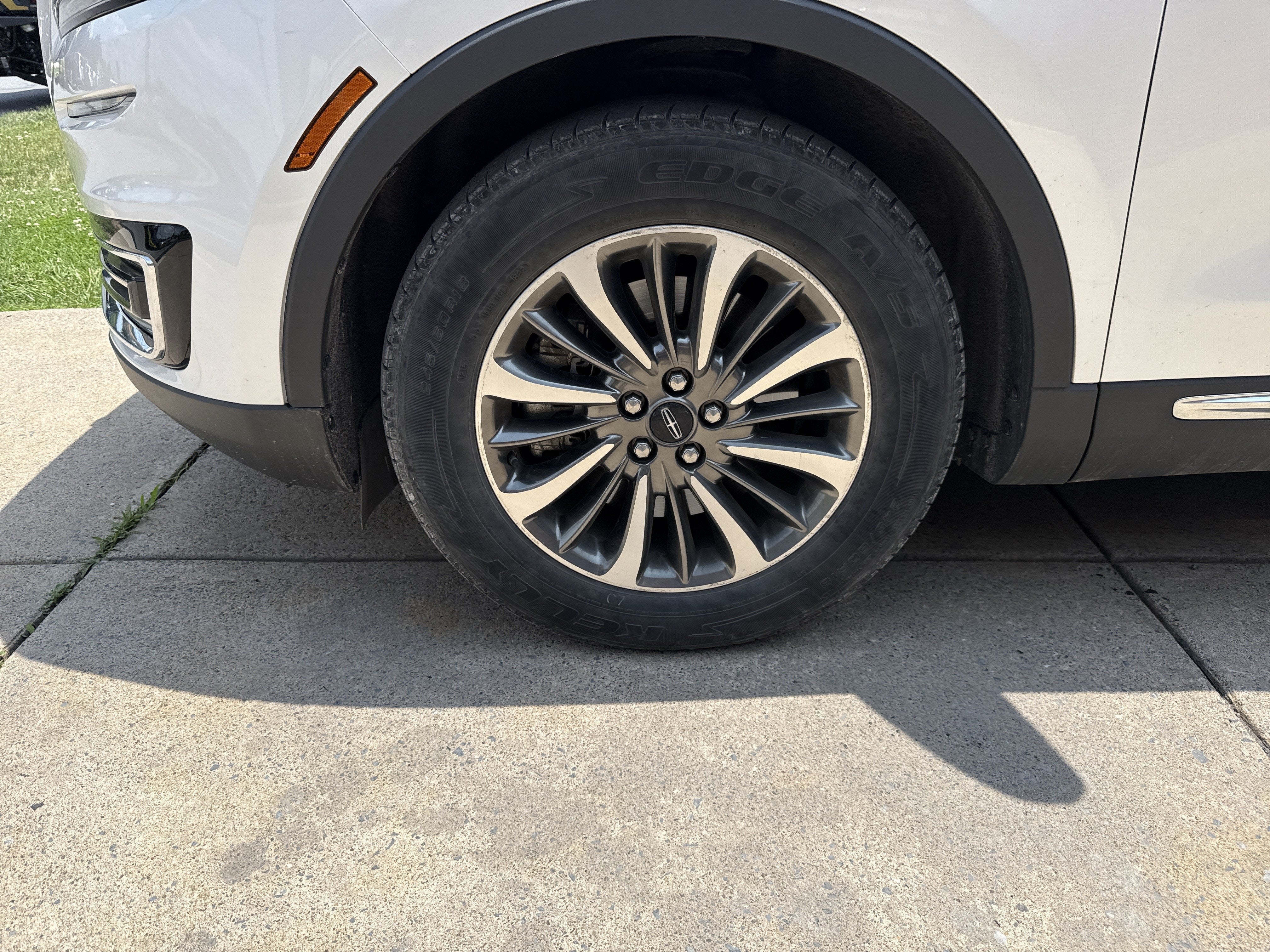 2019 Lincoln Nautilus Select