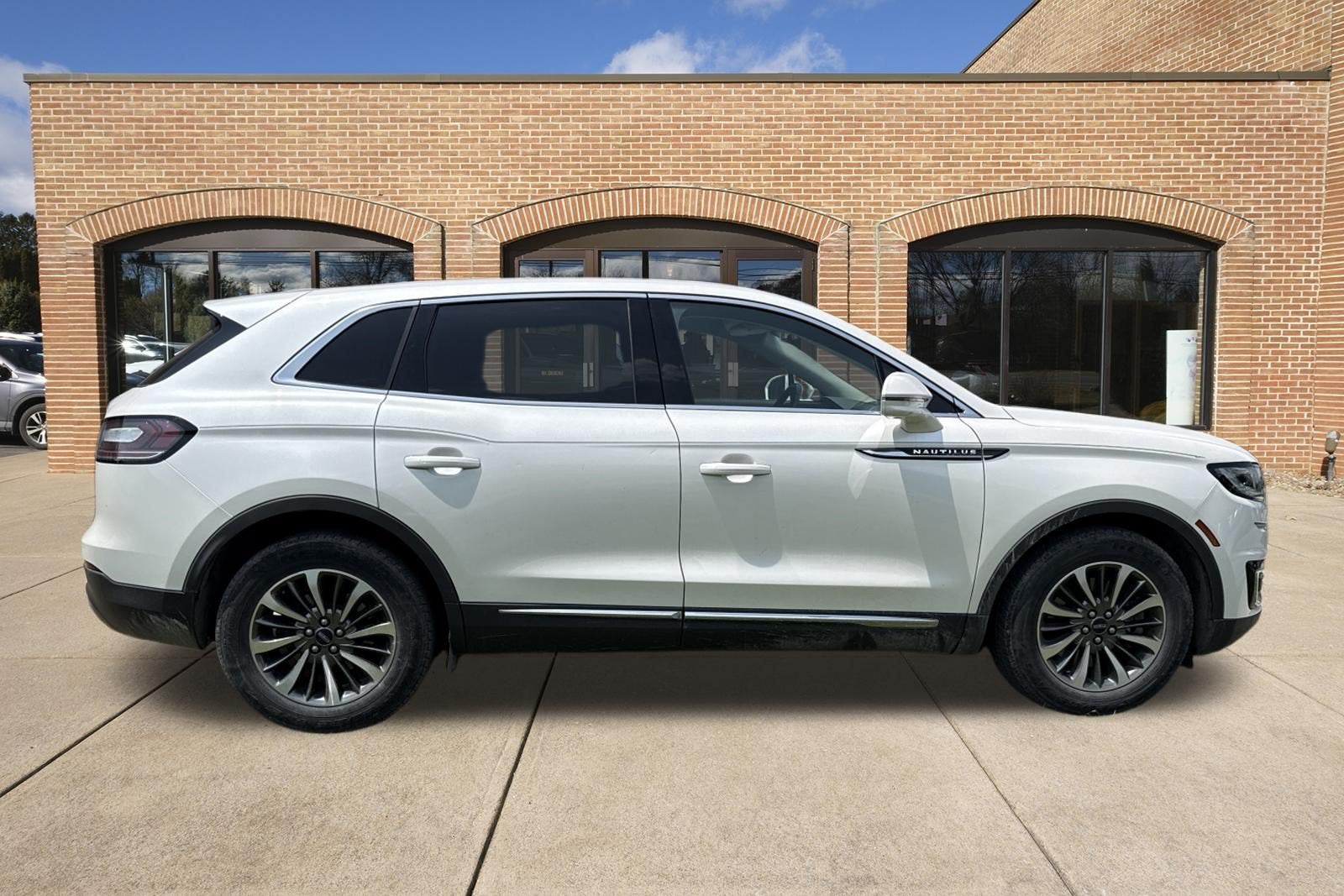 2019 Lincoln Nautilus Select