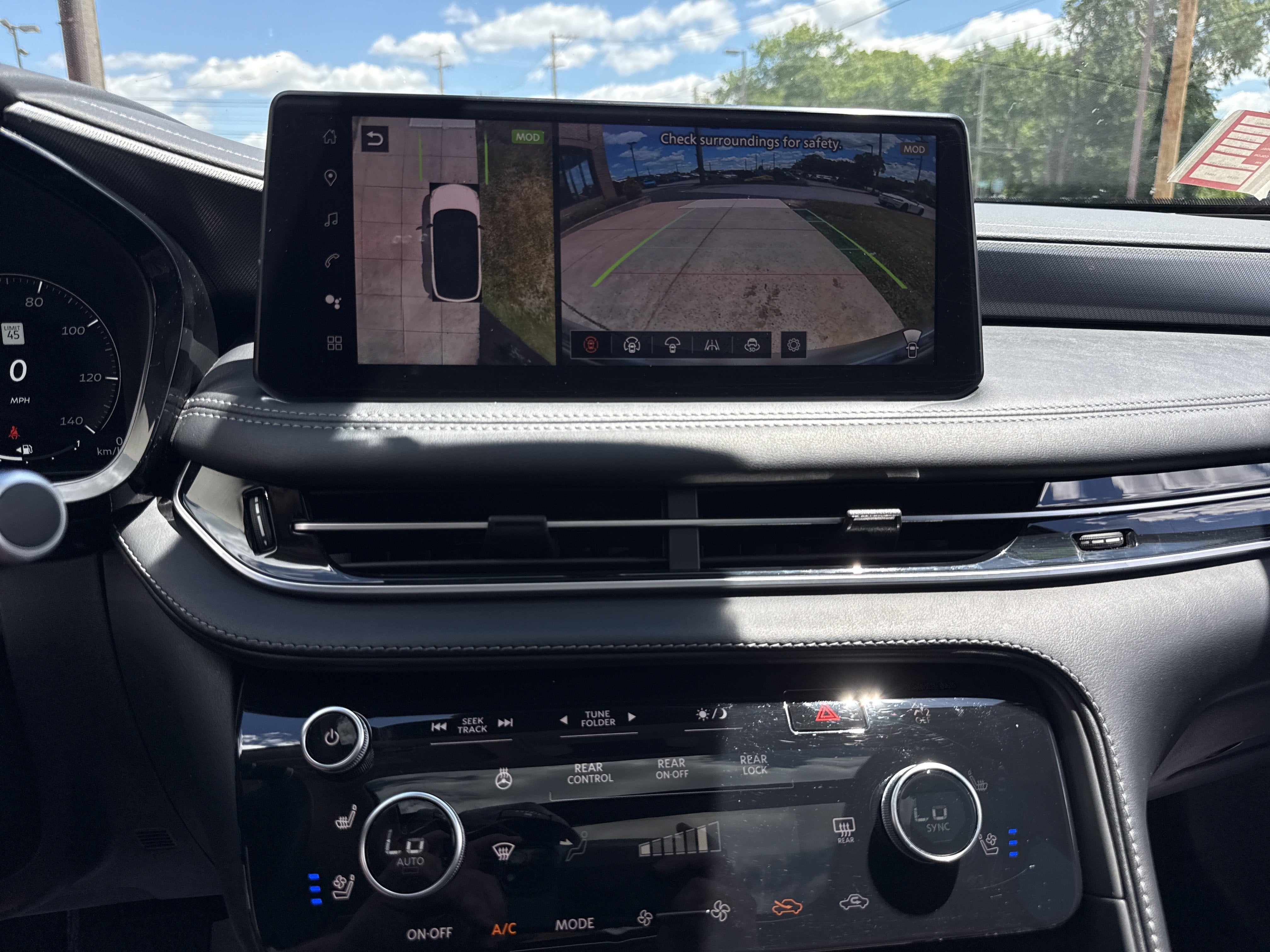 2026 INFINITI QX60 LUXE