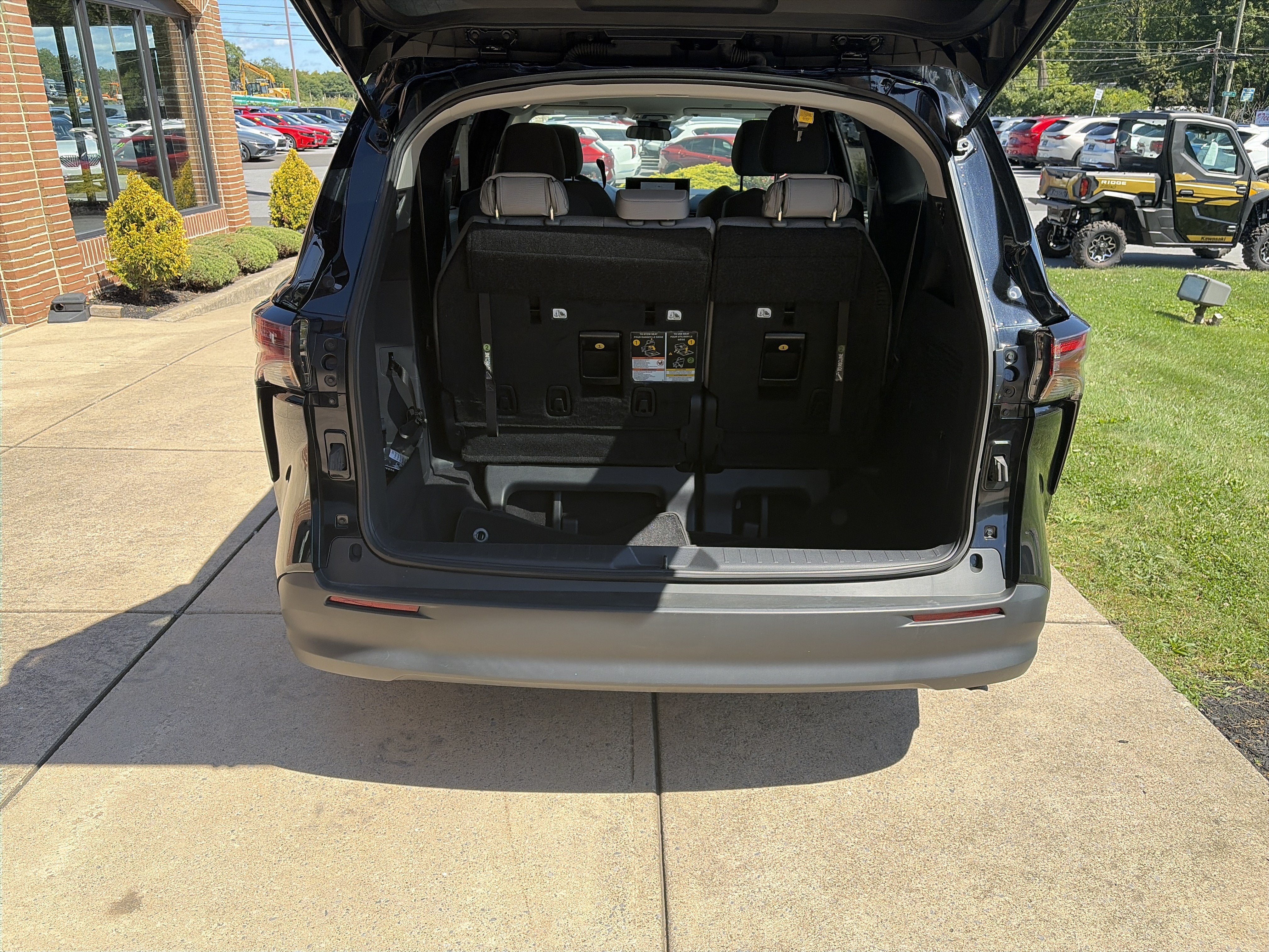2025 Toyota Sienna LE