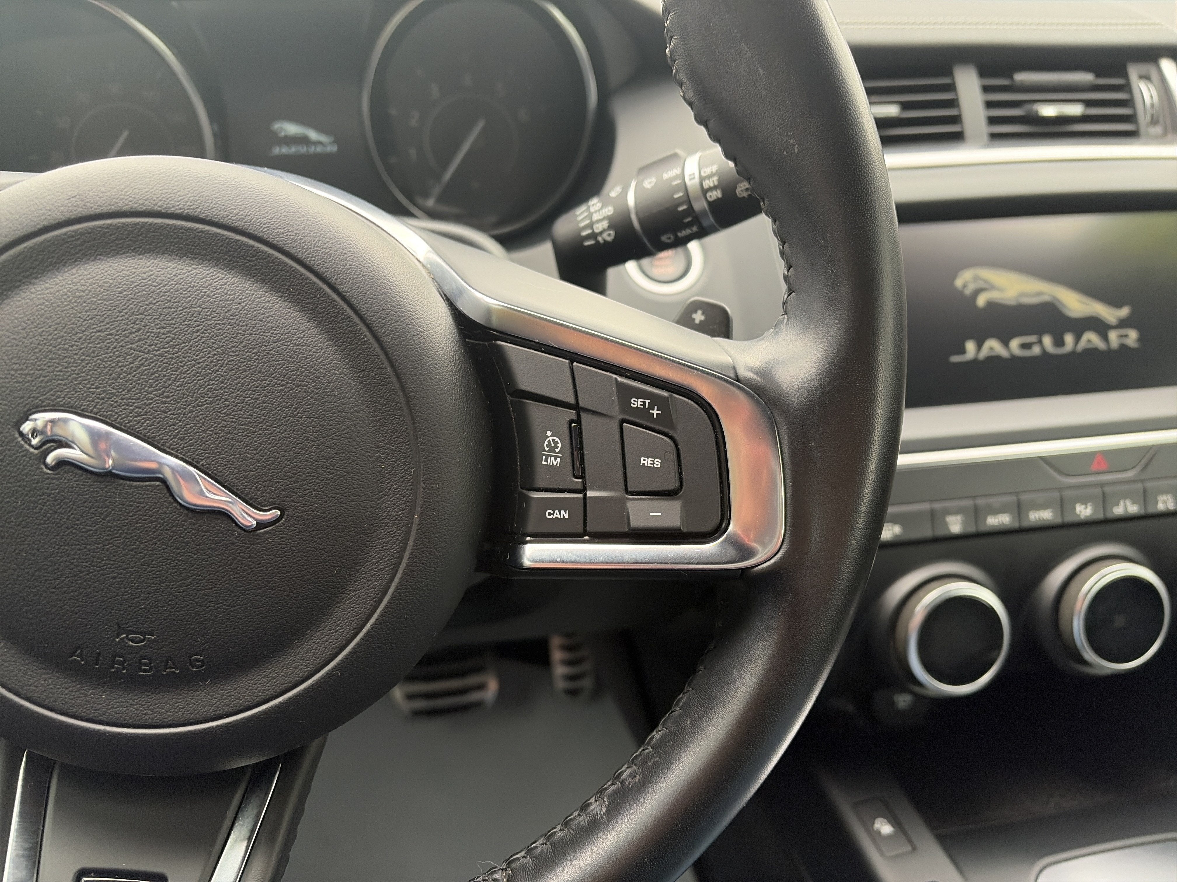 2019 Jaguar E-PACE R-Dynamic SE