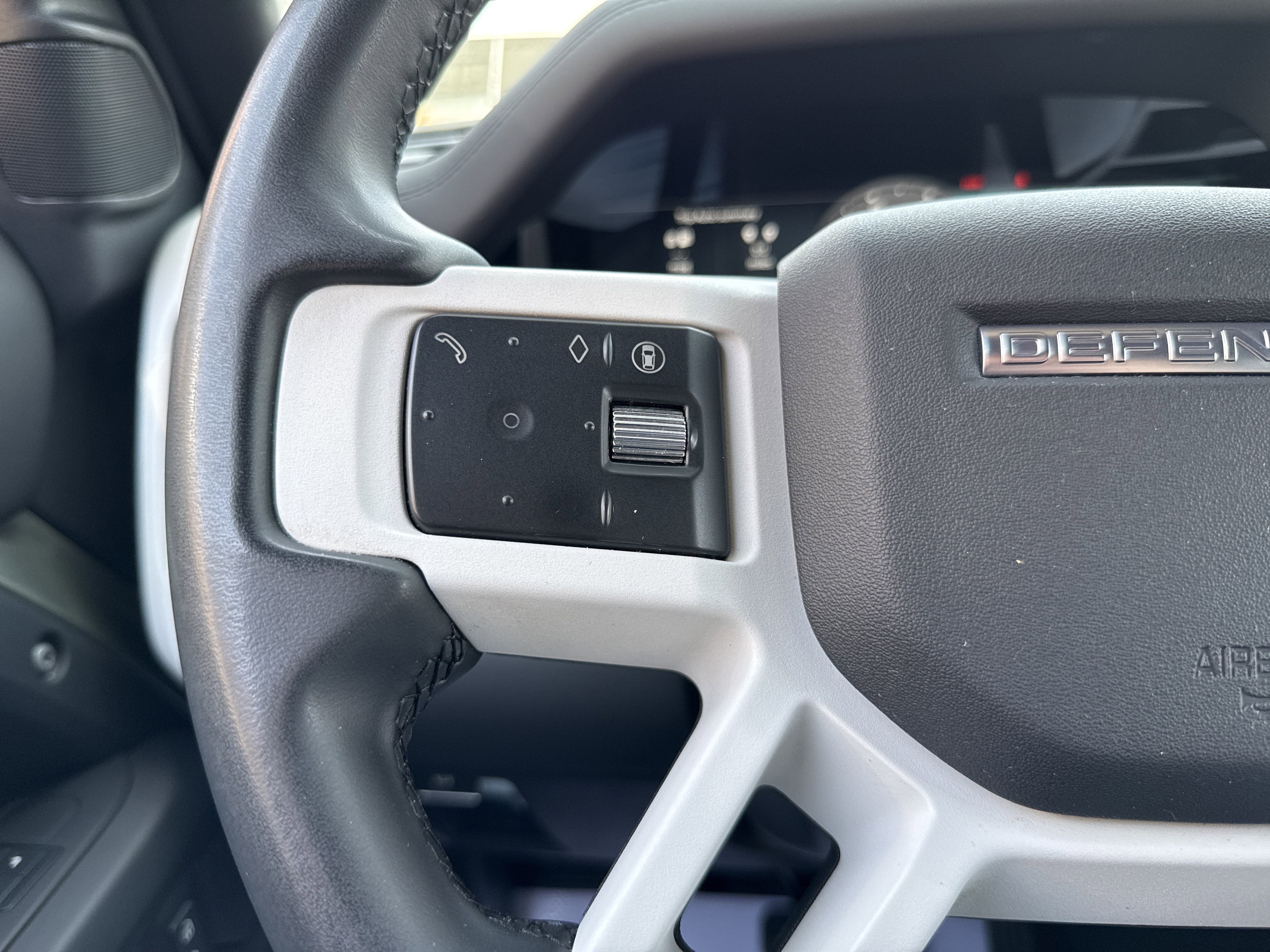 2025 Land Rover Defender S