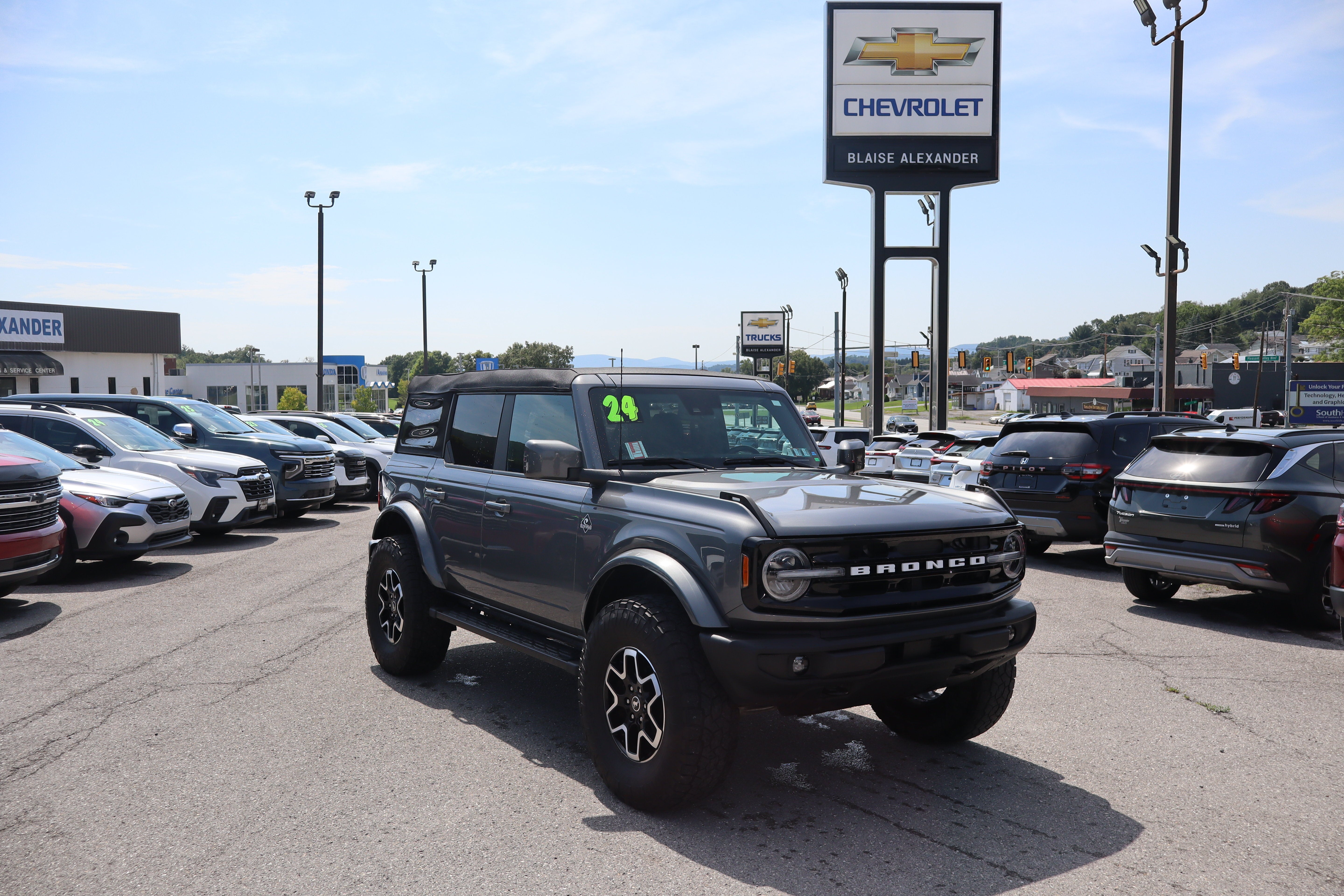 2024 Ford Bronco Outer Banks