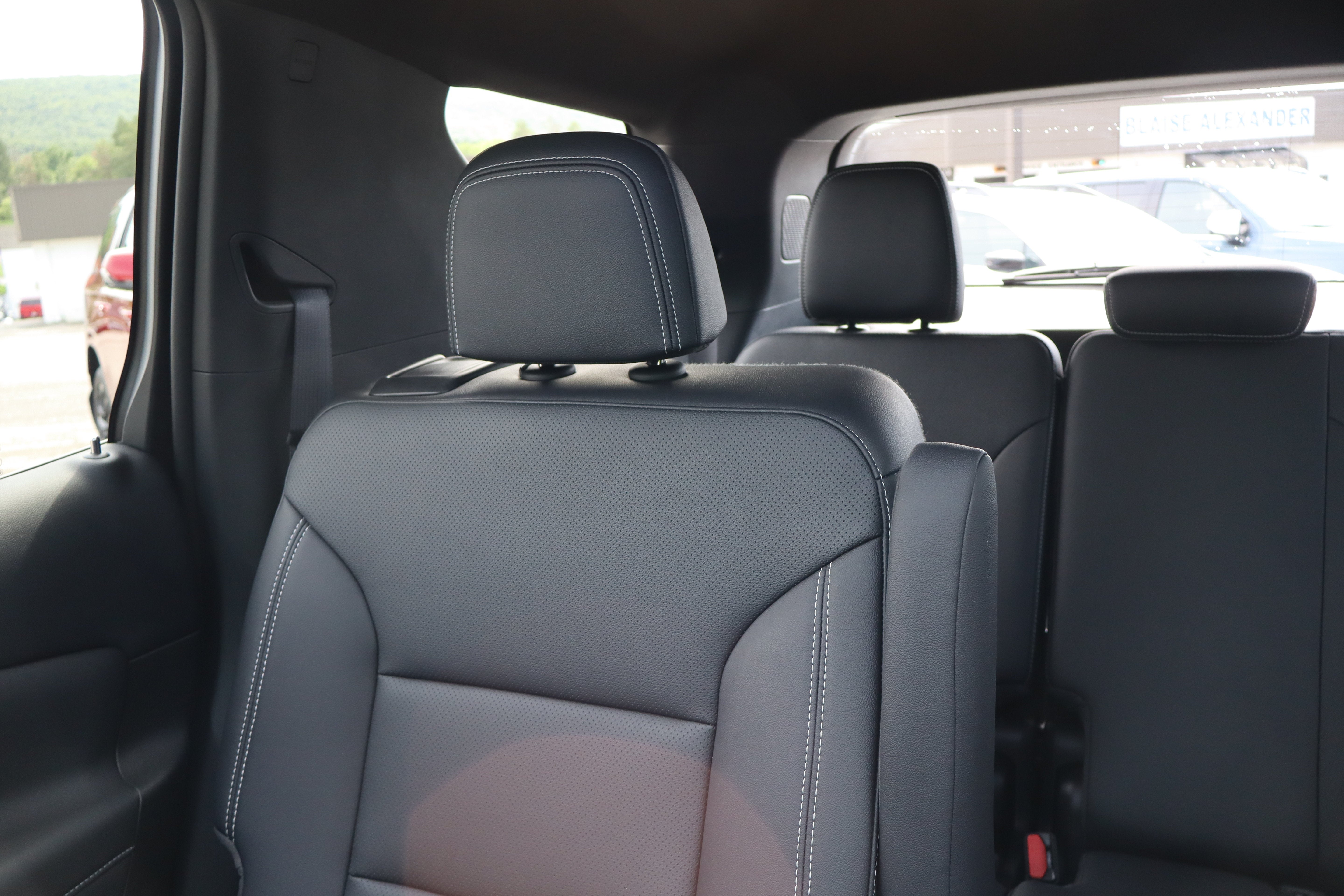 2025 Chevrolet Traverse AWD LT