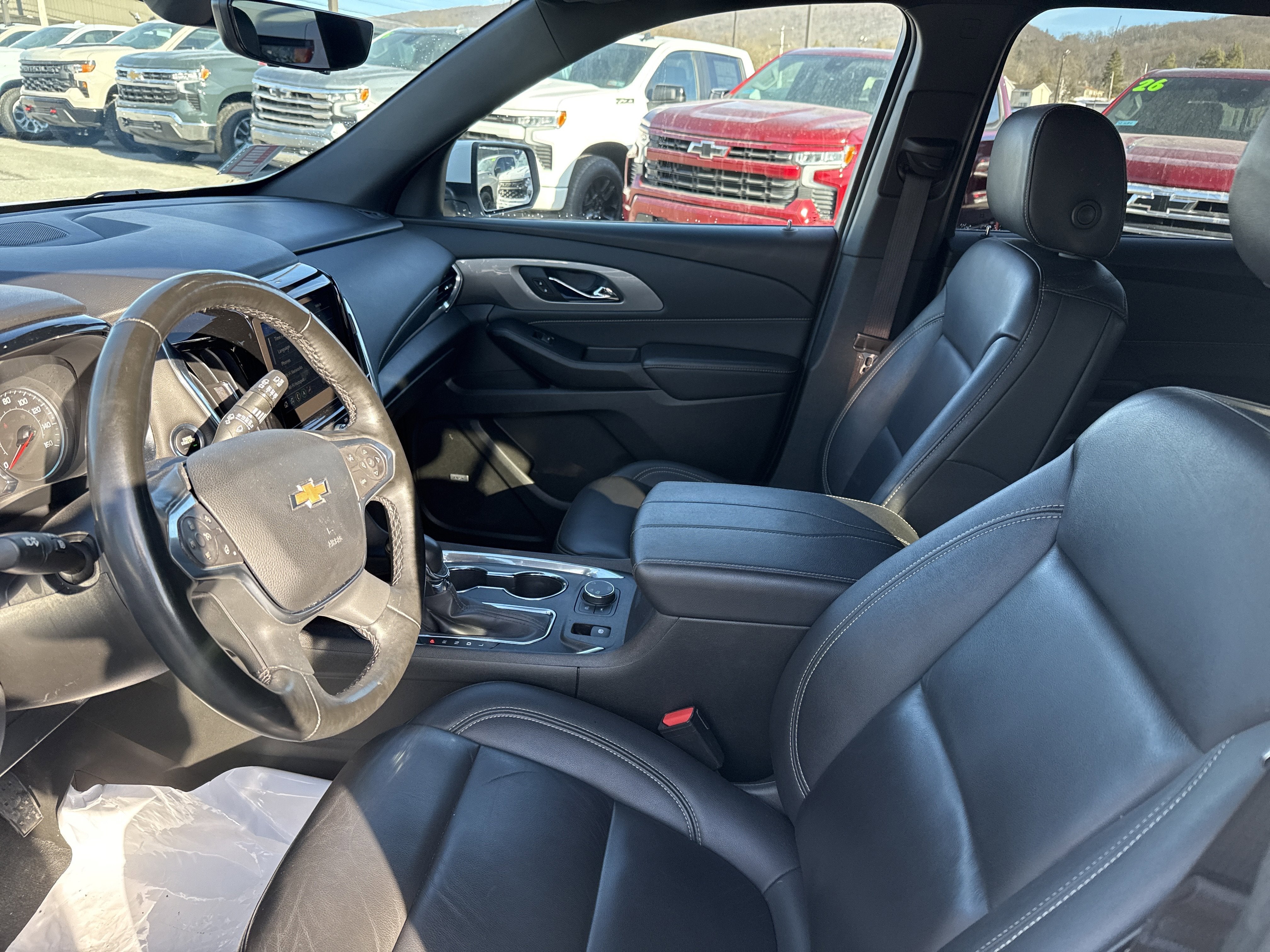 2023 Chevrolet Traverse LT Leather