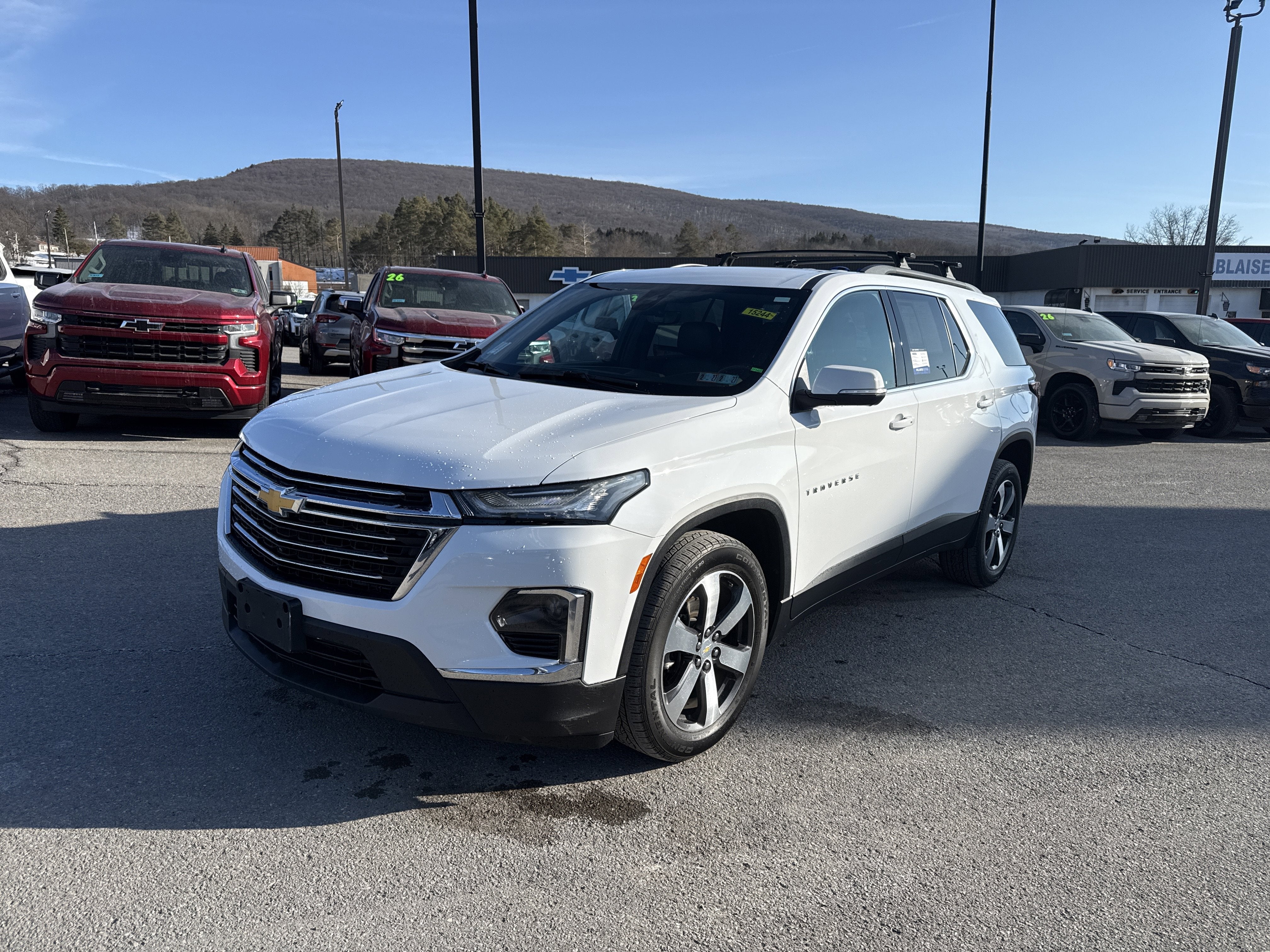 2023 Chevrolet Traverse LT Leather