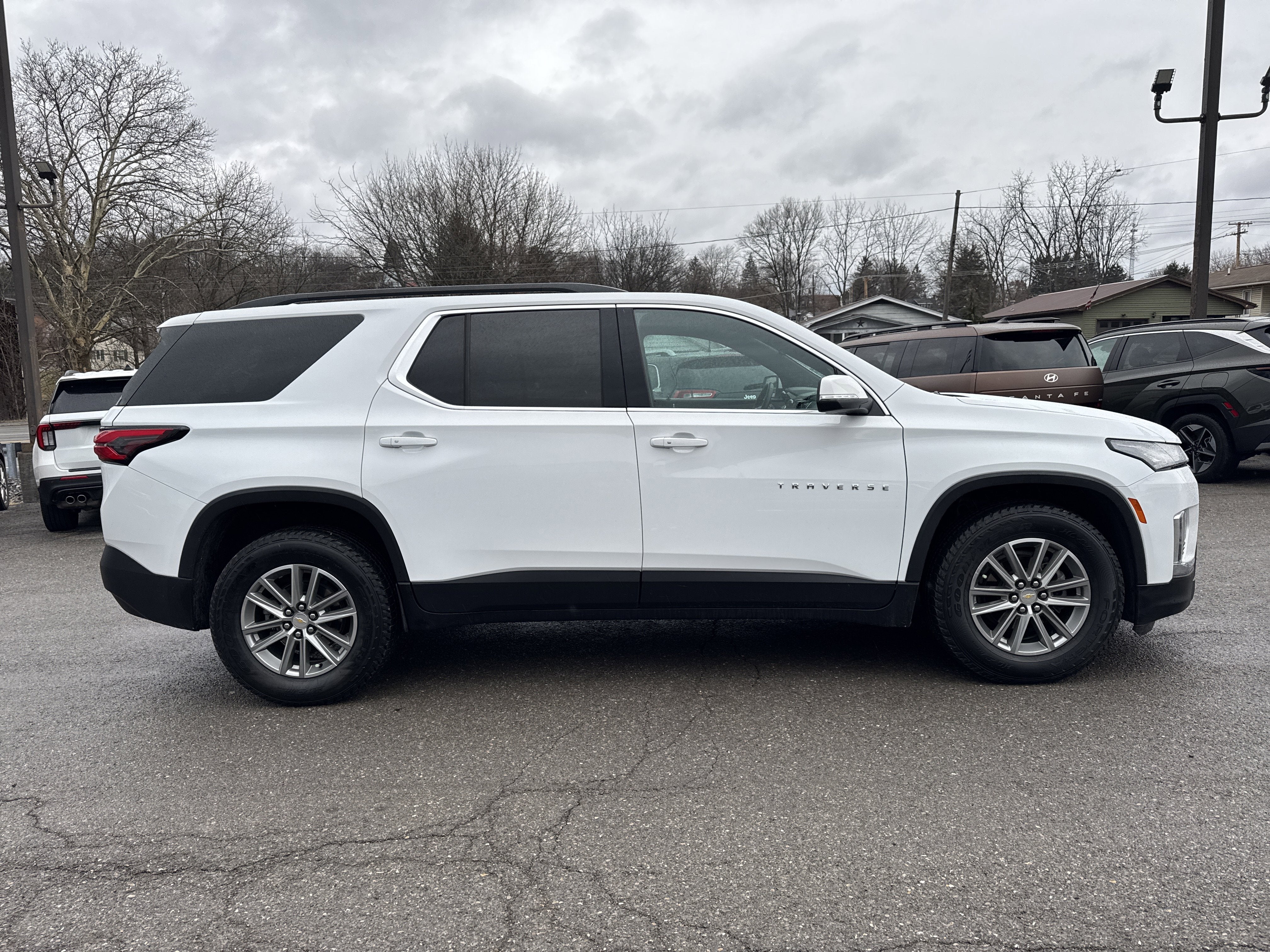 2023 Chevrolet Traverse LT Leather