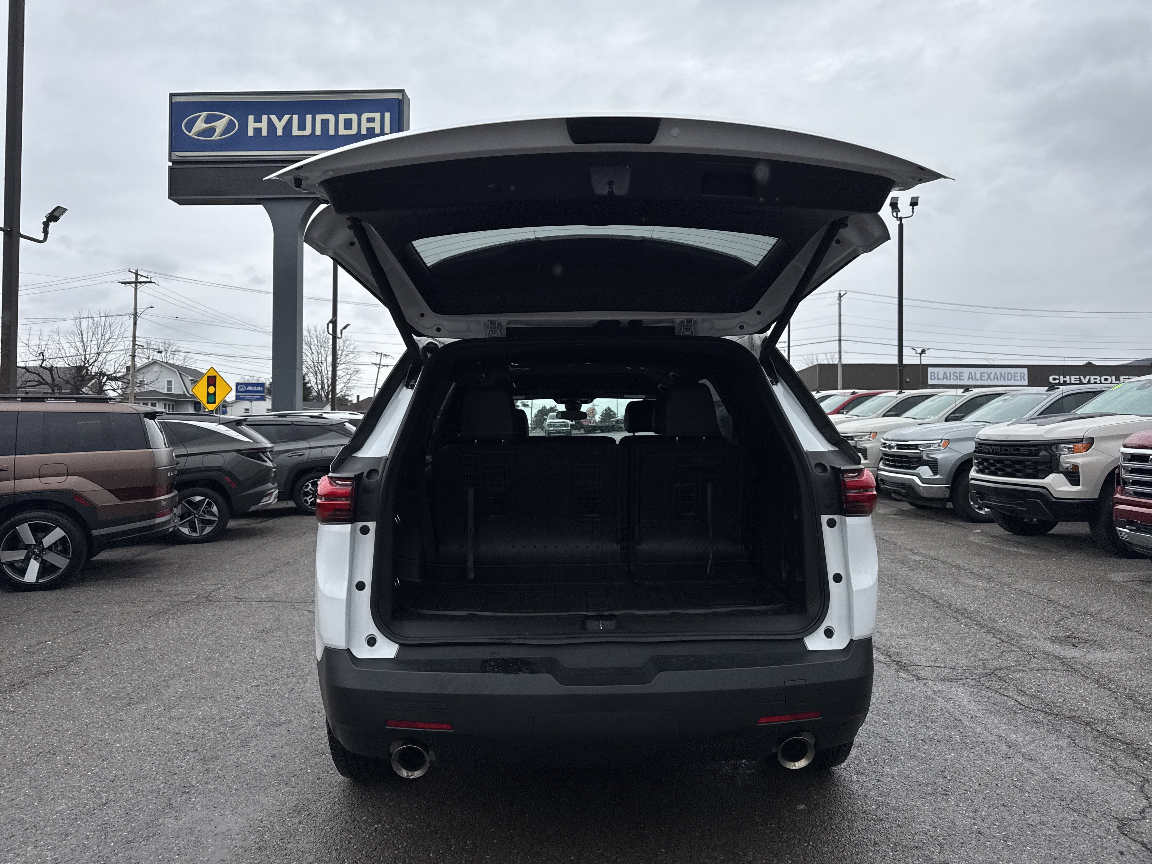 2023 Chevrolet Traverse LT Leather