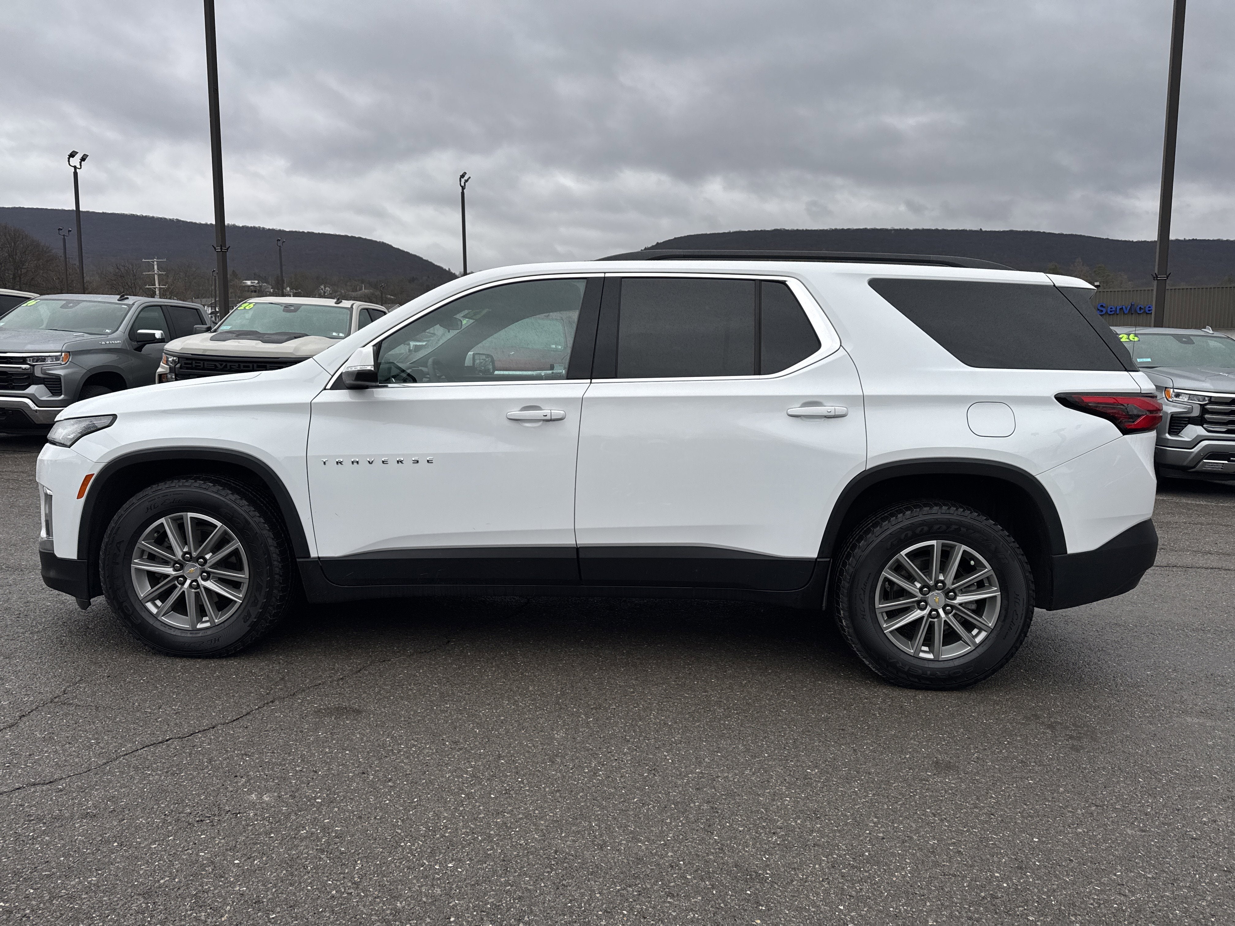 2023 Chevrolet Traverse LT Leather