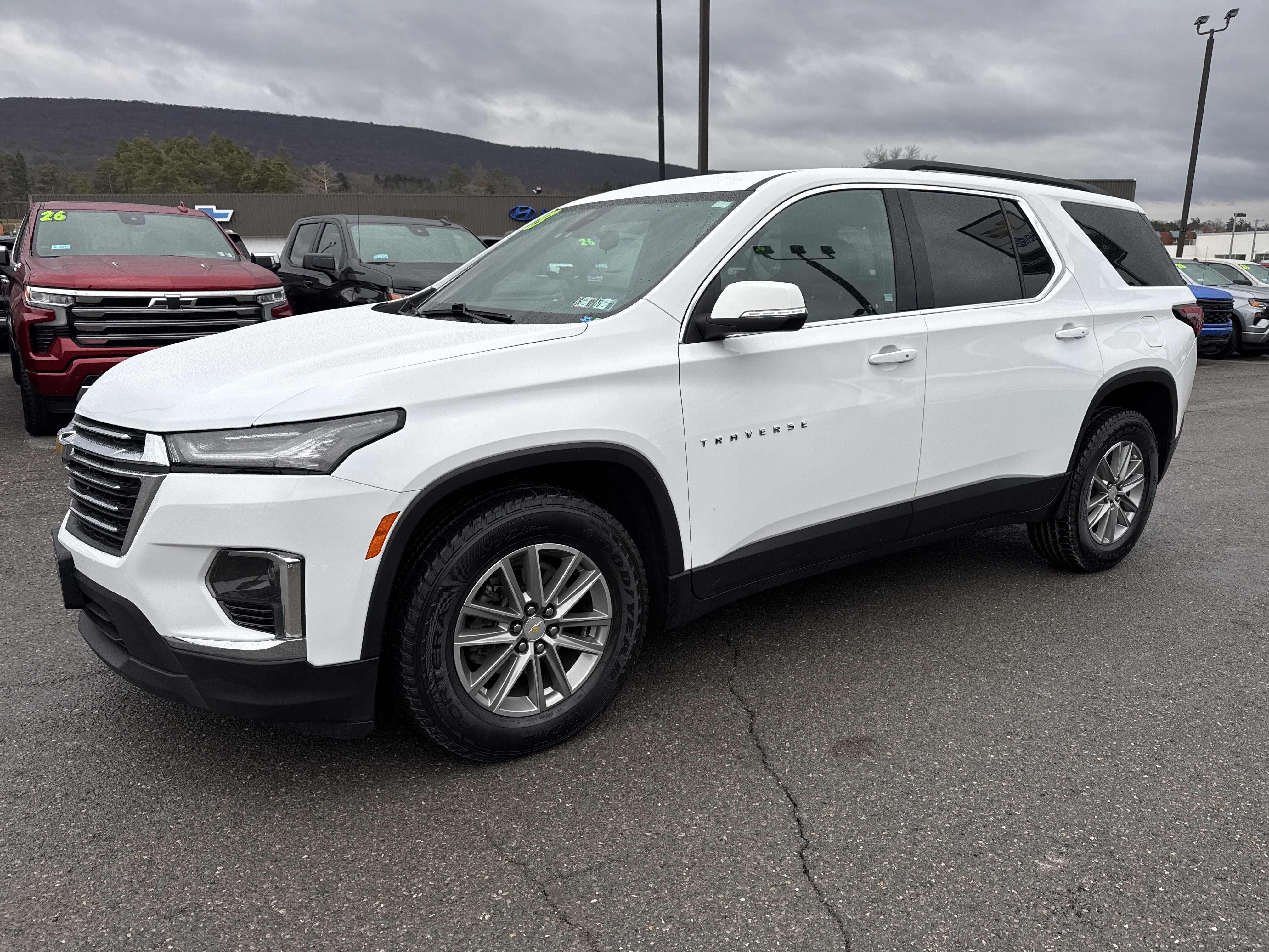 2023 Chevrolet Traverse LT Leather