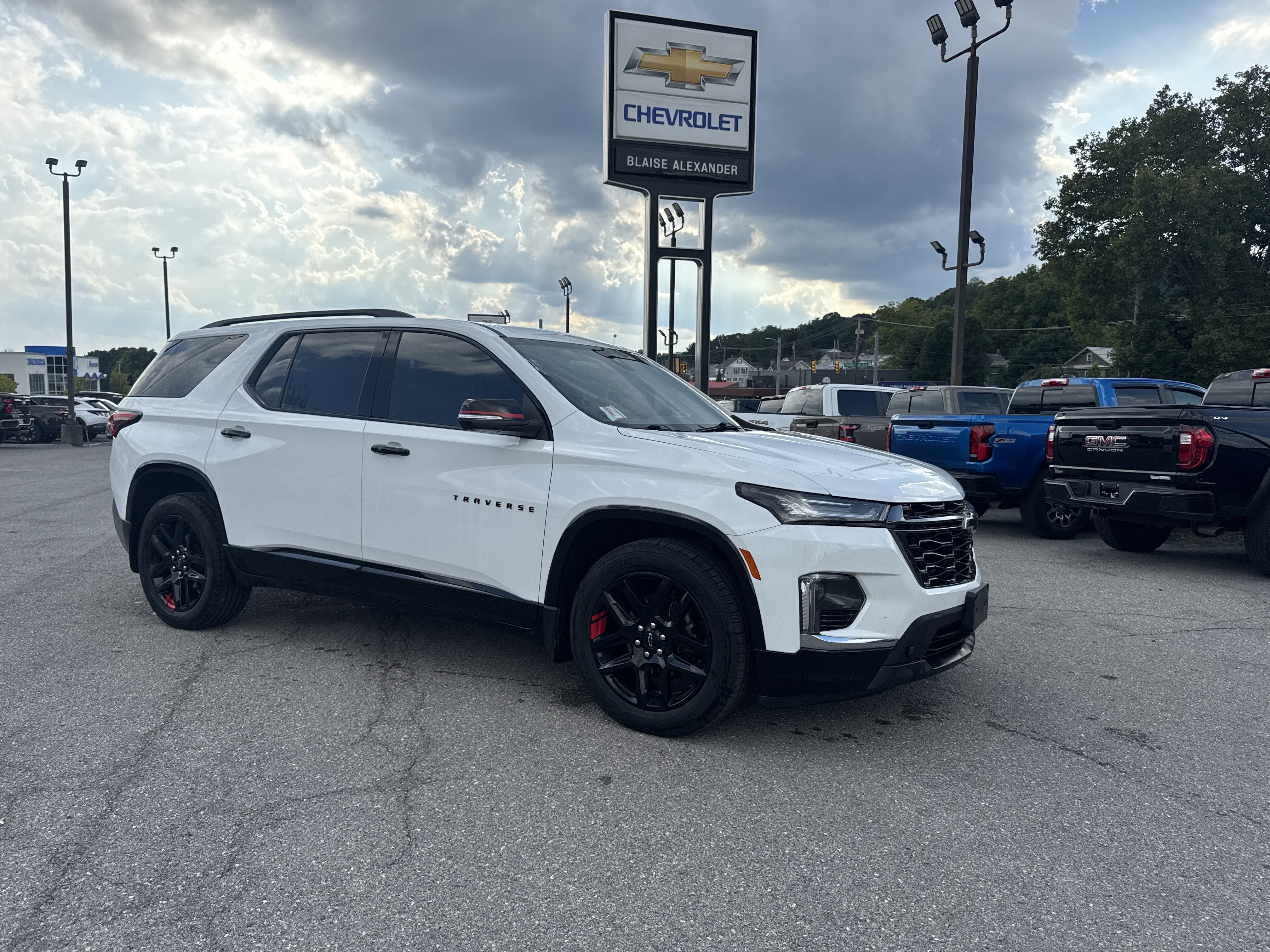 2023 Chevrolet Traverse Premier