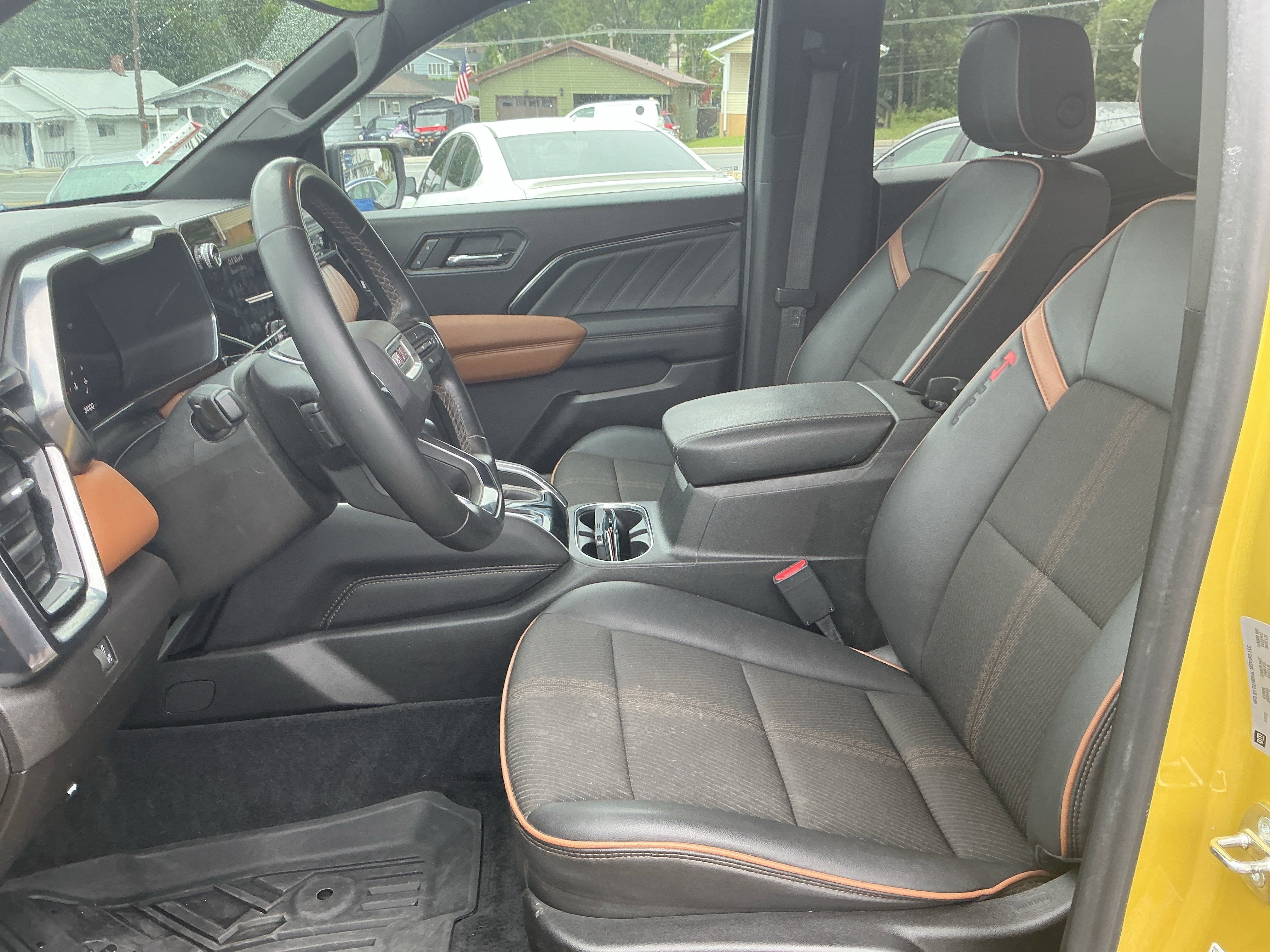 2023 GMC Canyon 4WD AT4