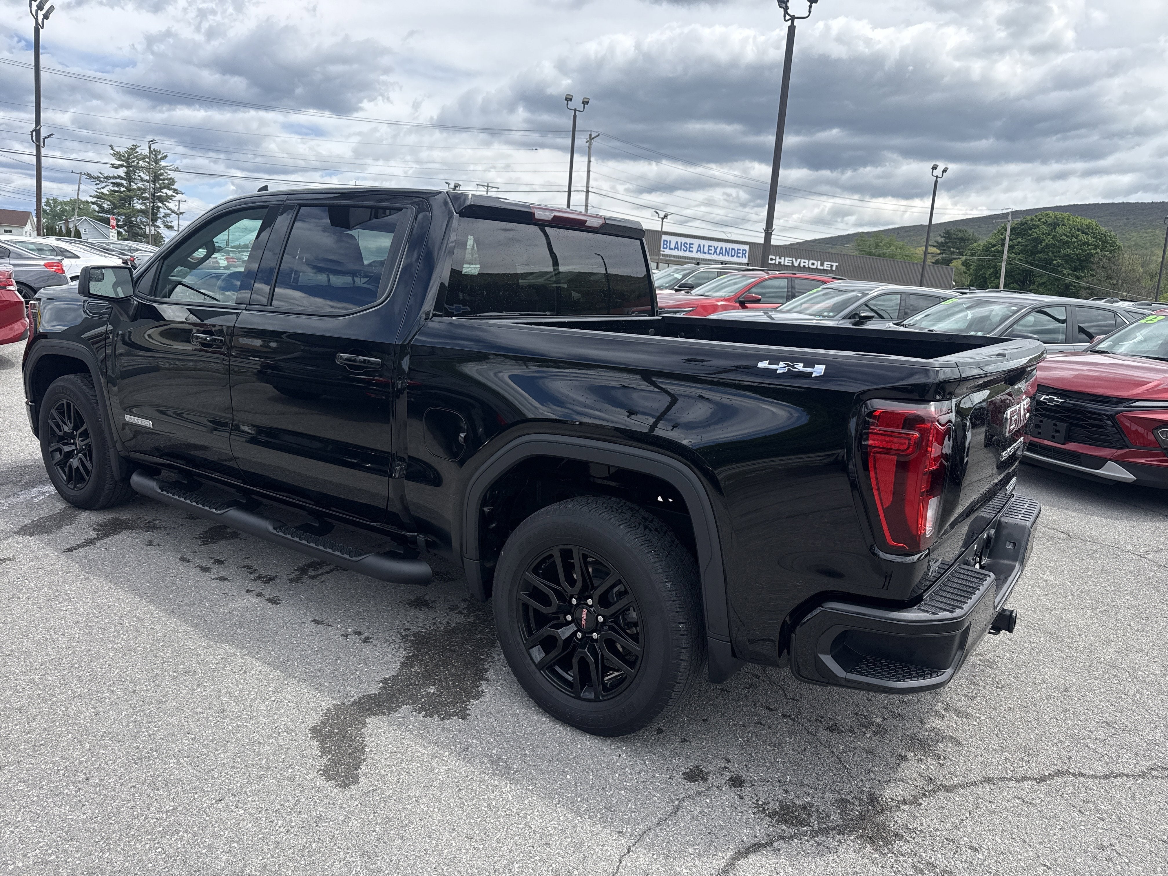 2024 GMC Sierra 1500 Elevation