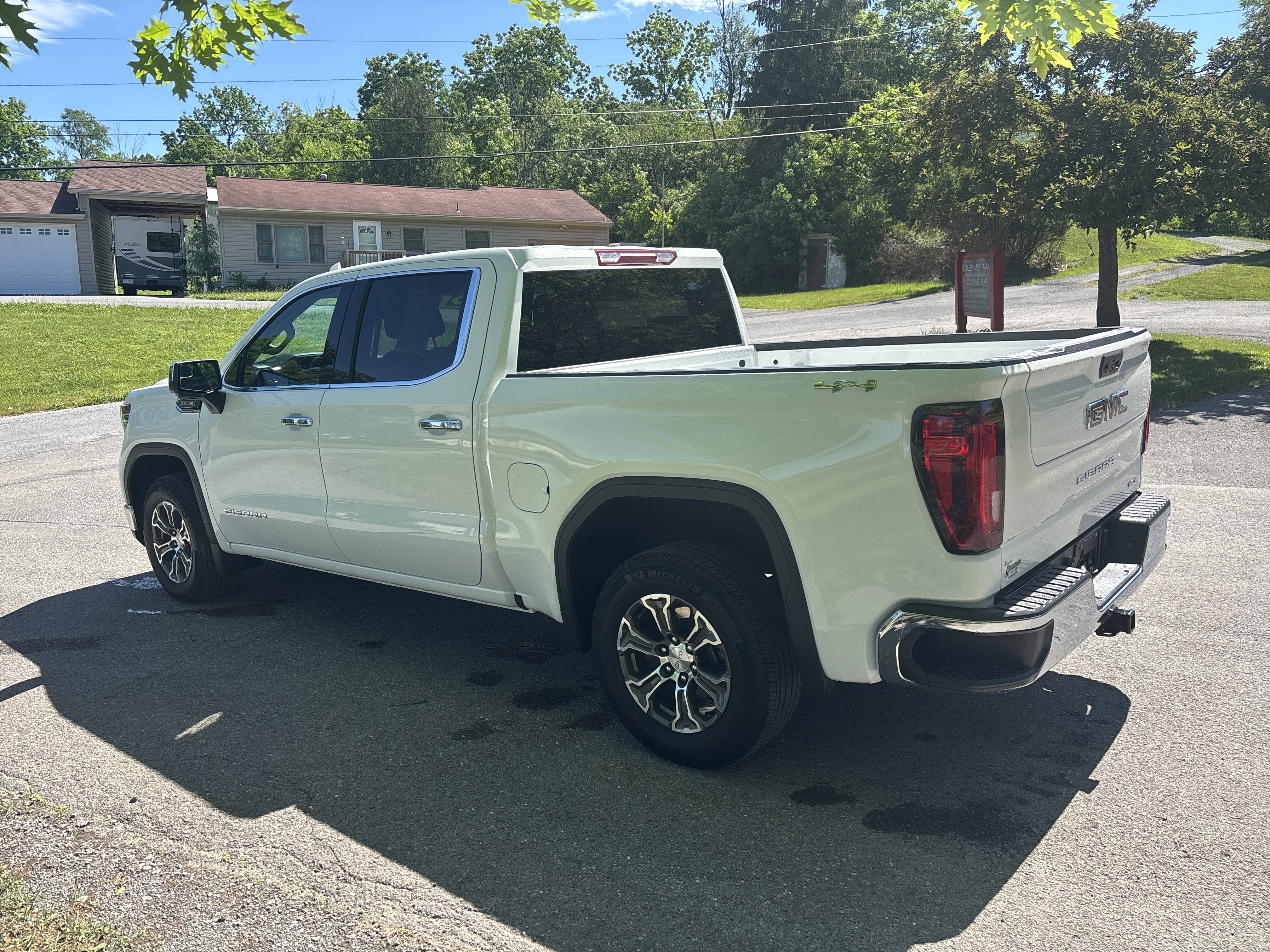 2025 GMC Sierra 1500 SLT