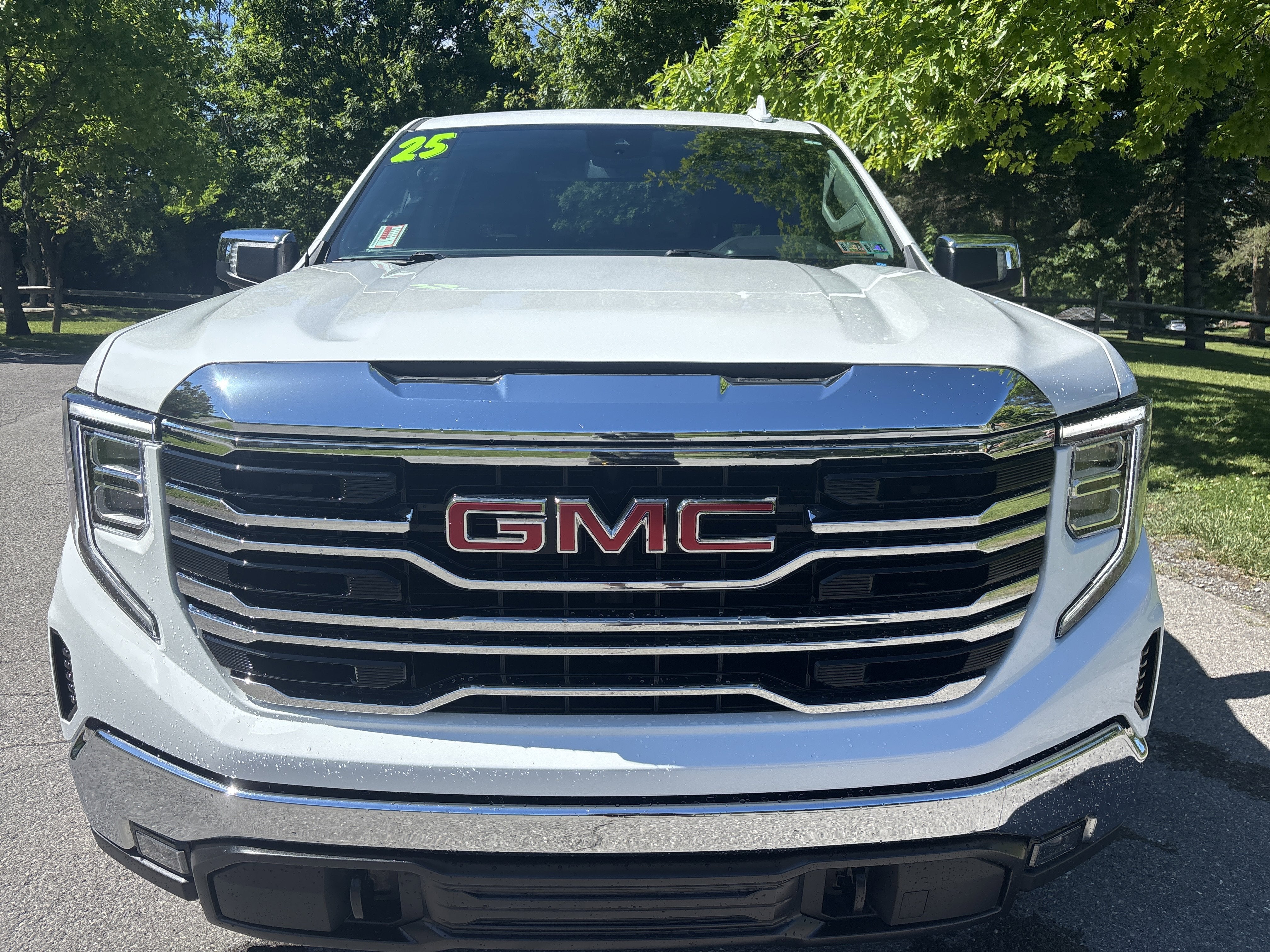 2025 GMC Sierra 1500 SLT