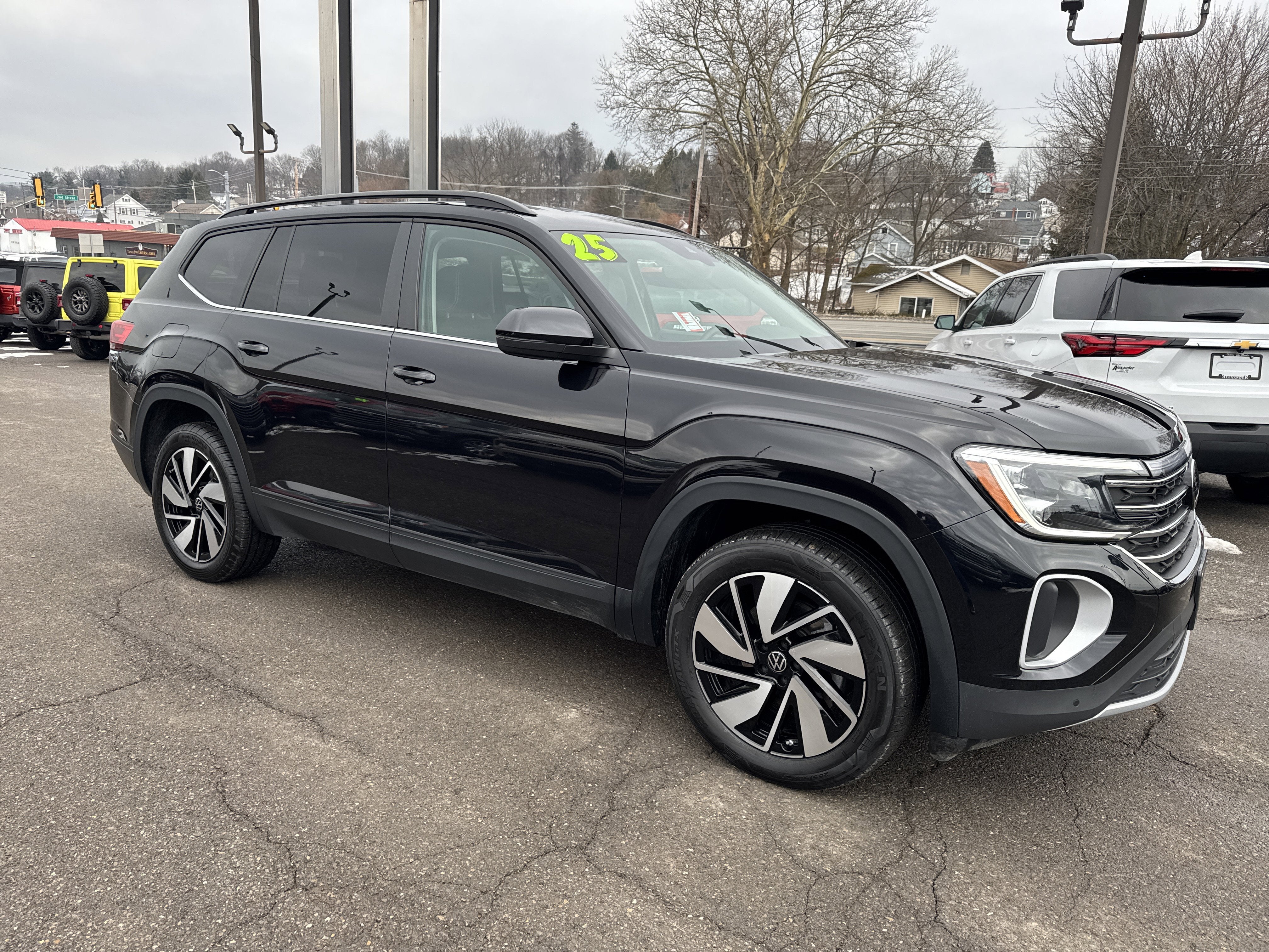 2025 Volkswagen Atlas 2.0T SE w/Technology