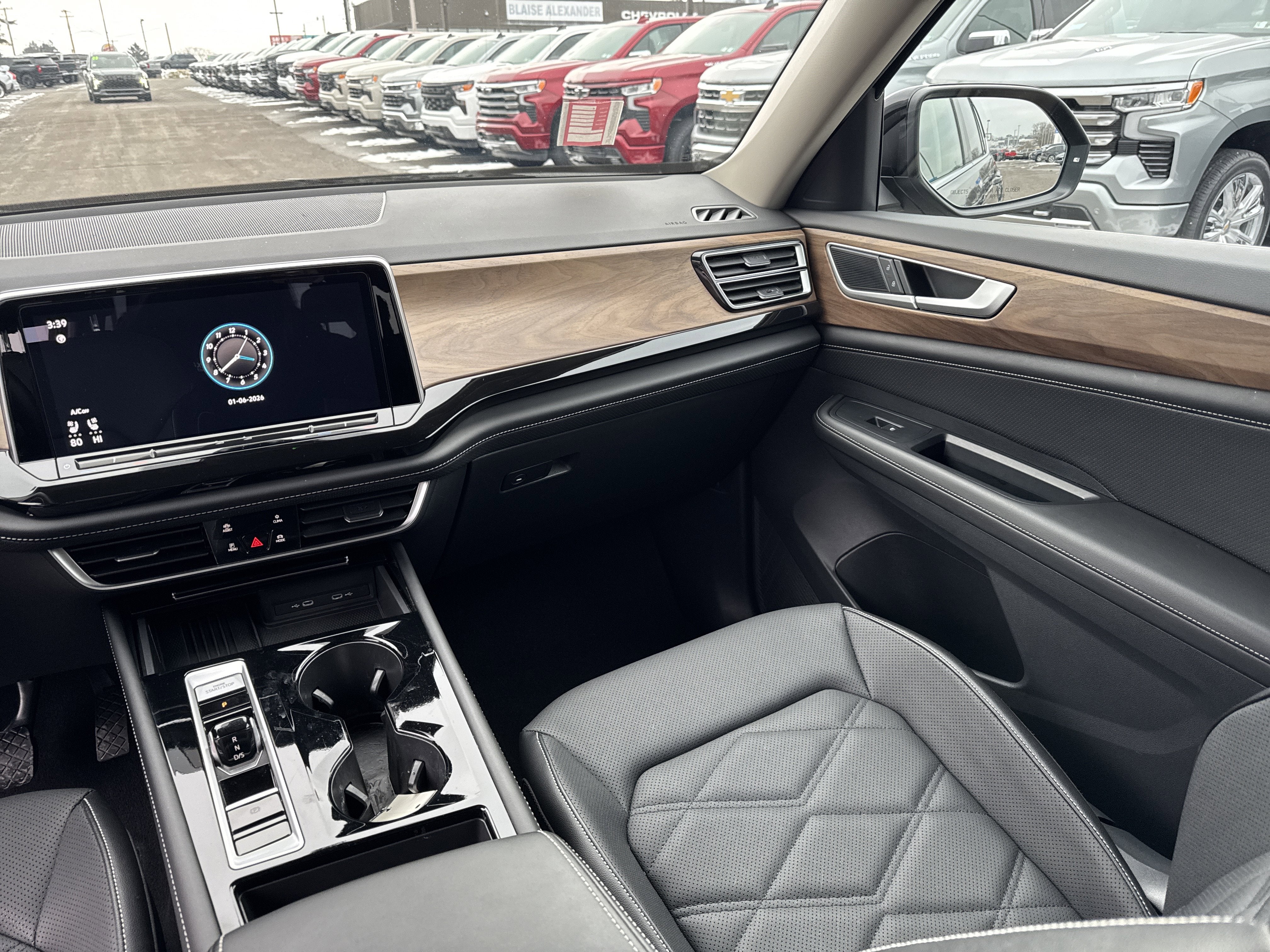 2025 Volkswagen Atlas 2.0T SE w/Technology