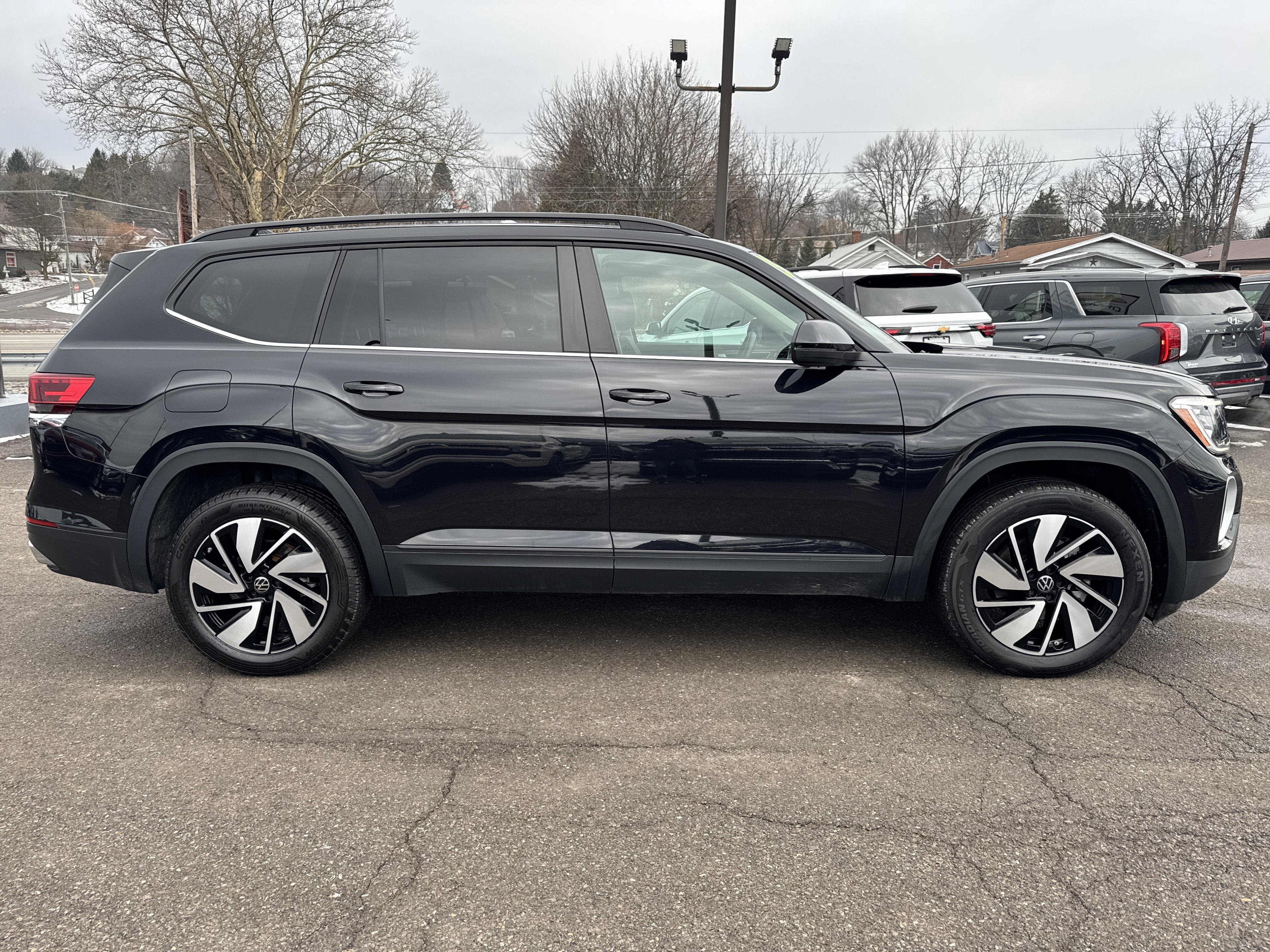 2025 Volkswagen Atlas 2.0T SE w/Technology
