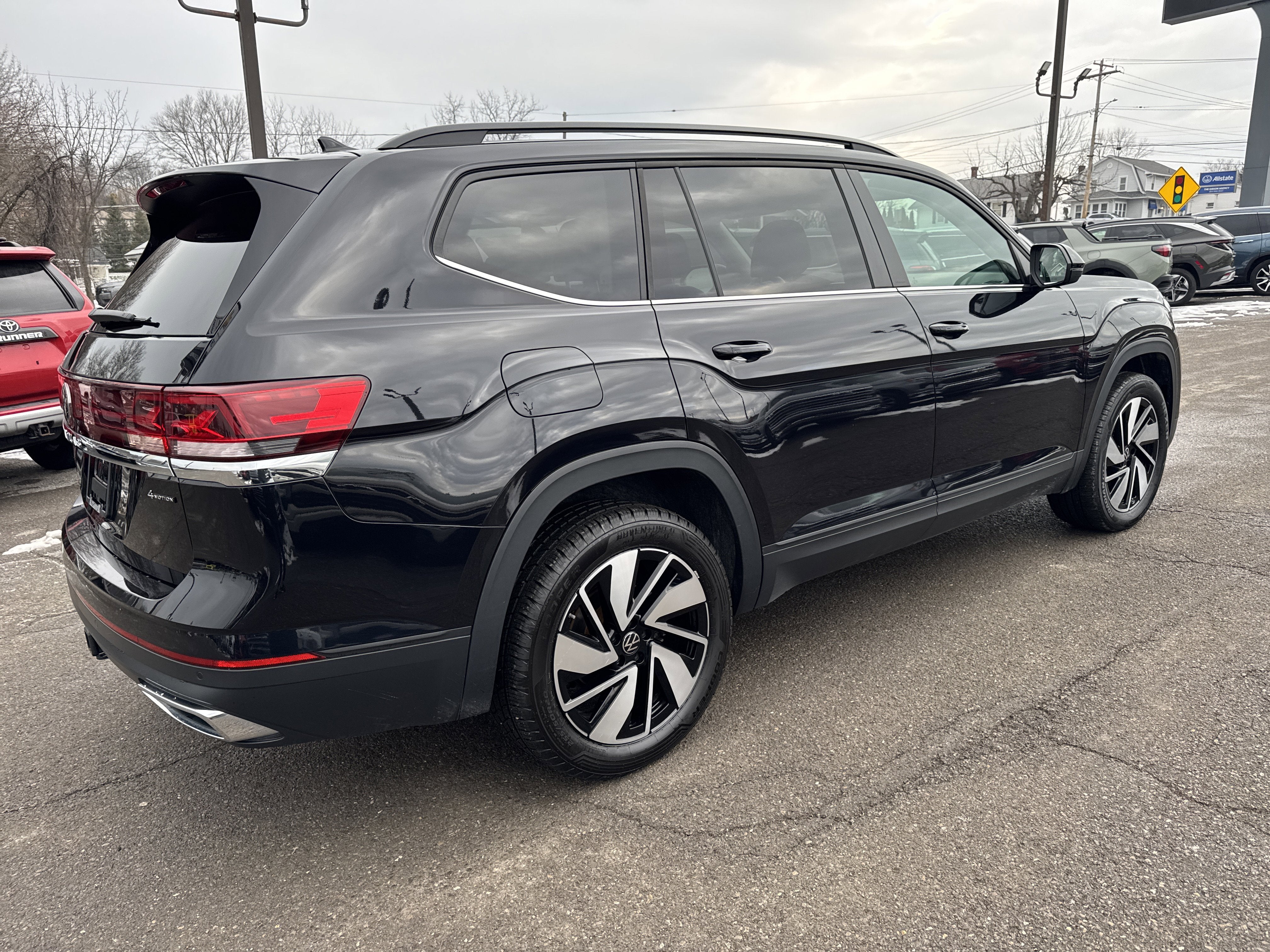 2025 Volkswagen Atlas 2.0T SE w/Technology