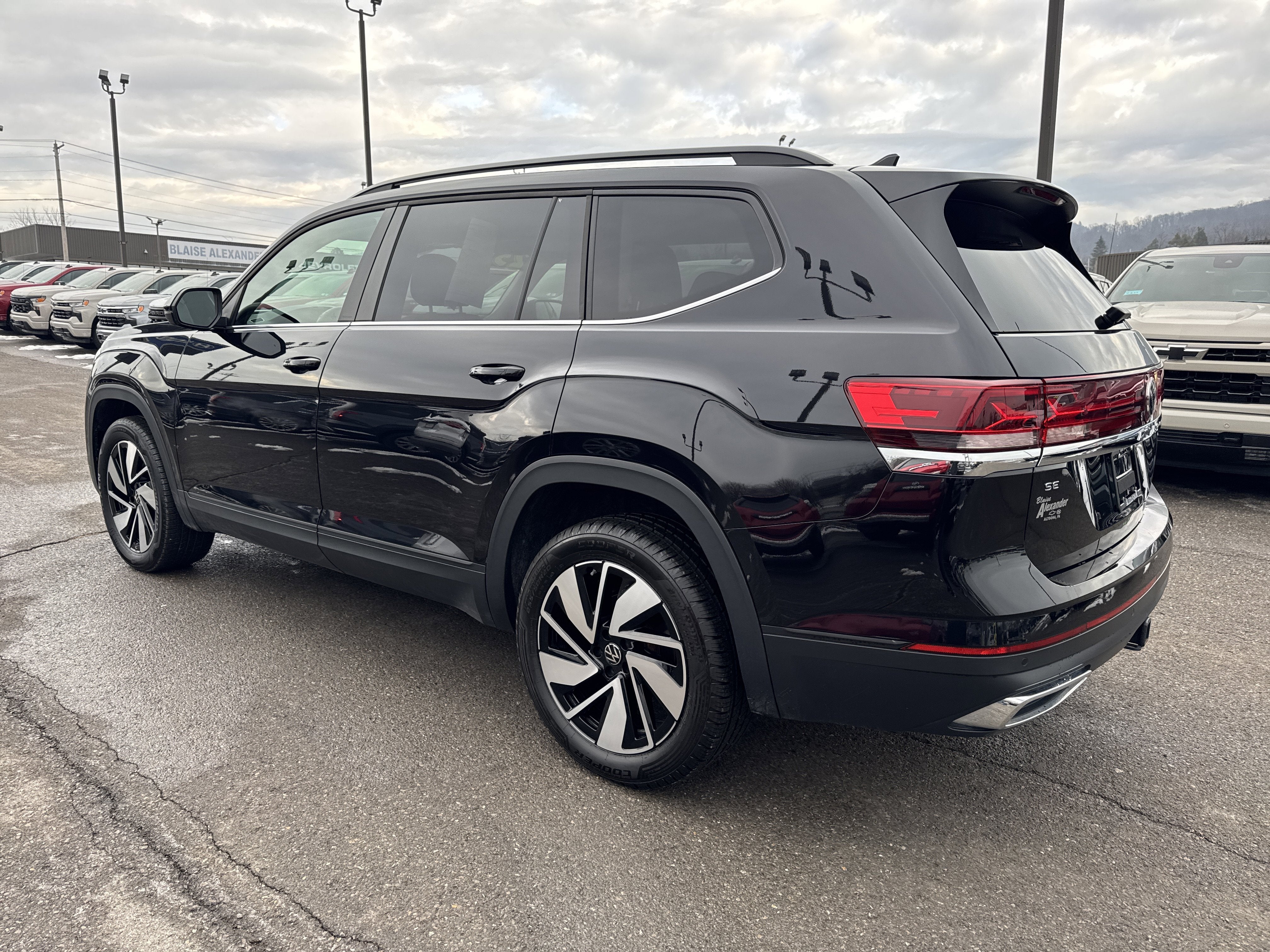 2025 Volkswagen Atlas 2.0T SE w/Technology