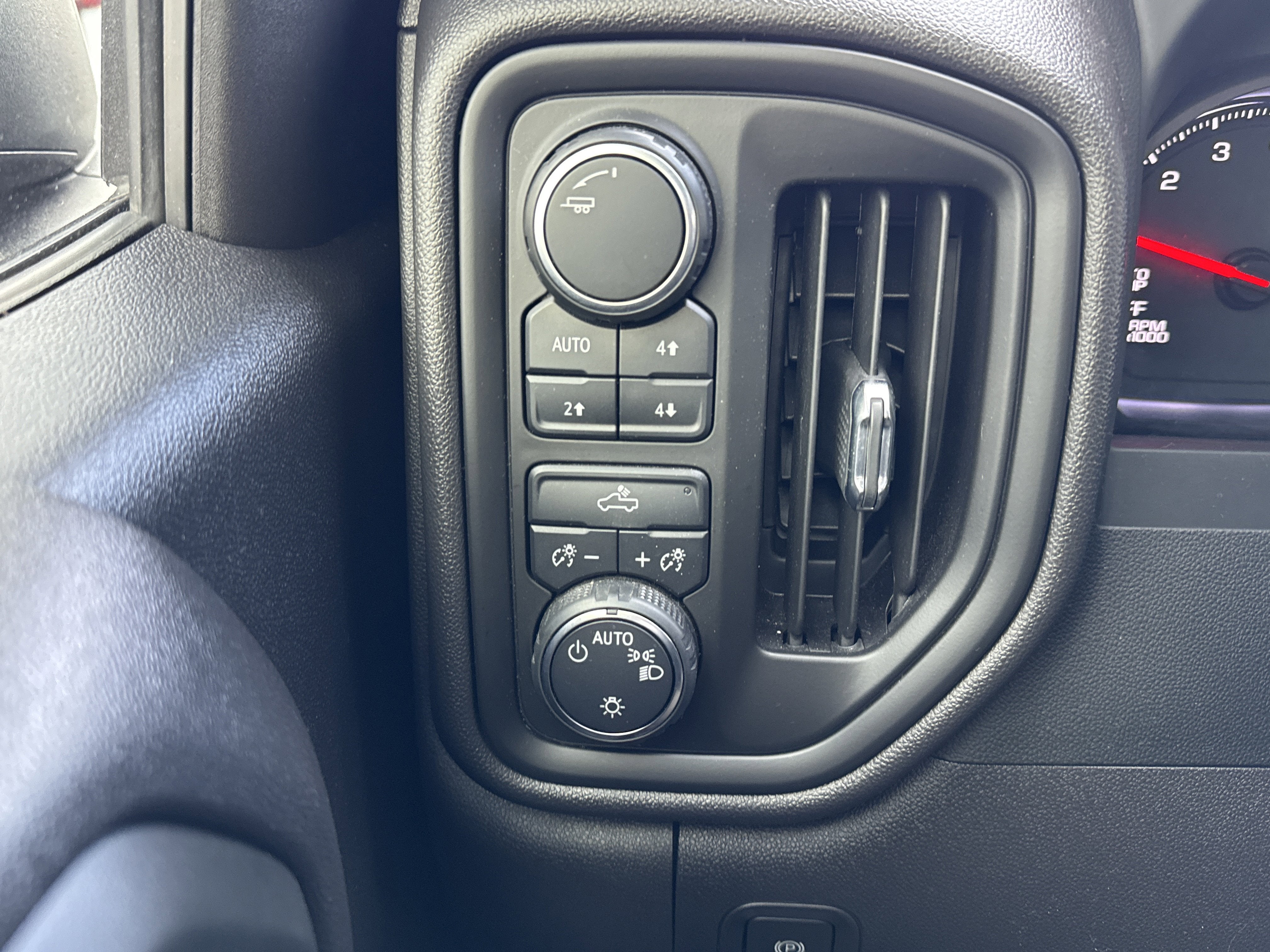 2023 Chevrolet Silverado 1500 Custom Trail Boss