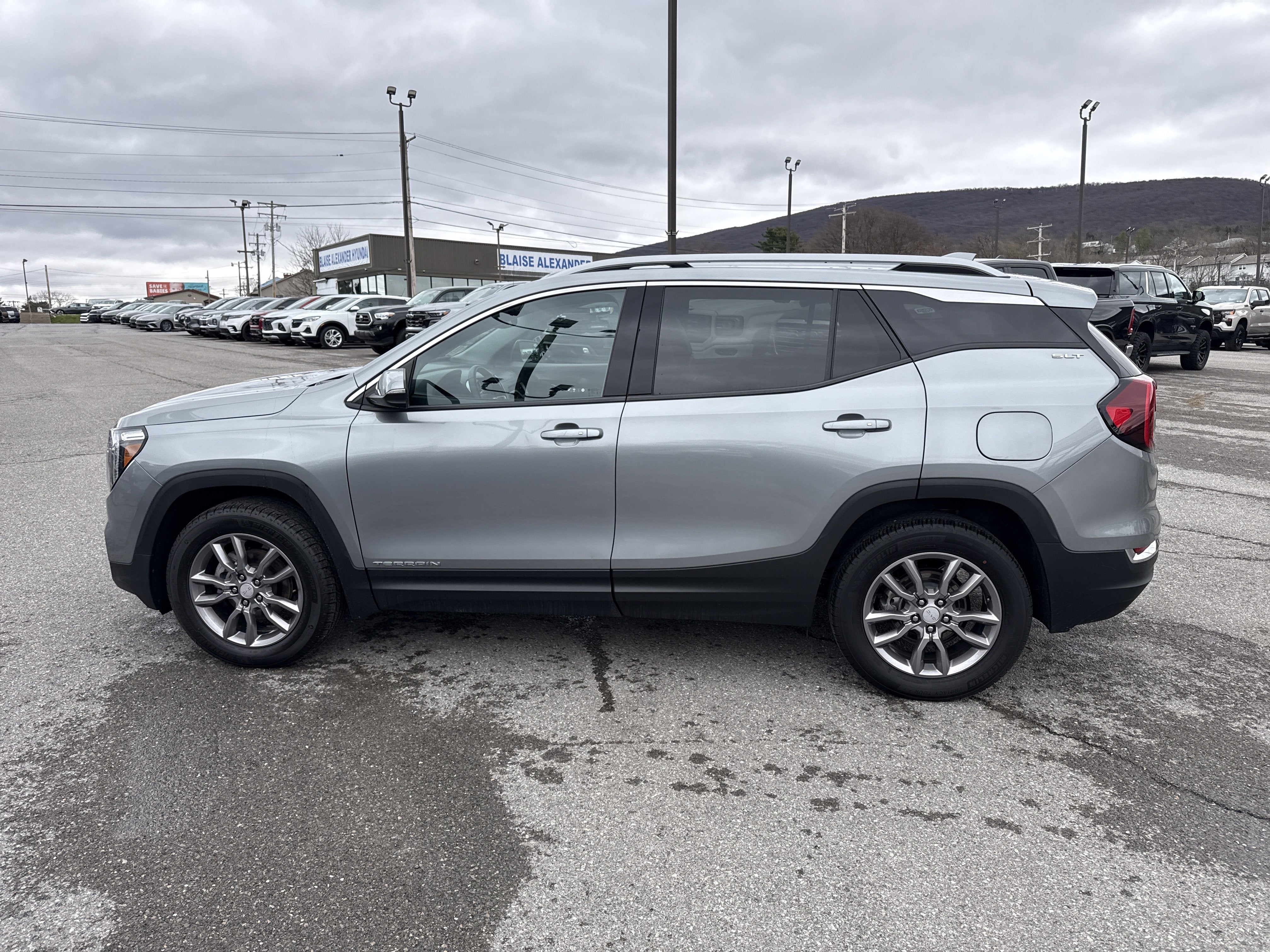 2024 GMC Terrain SLT