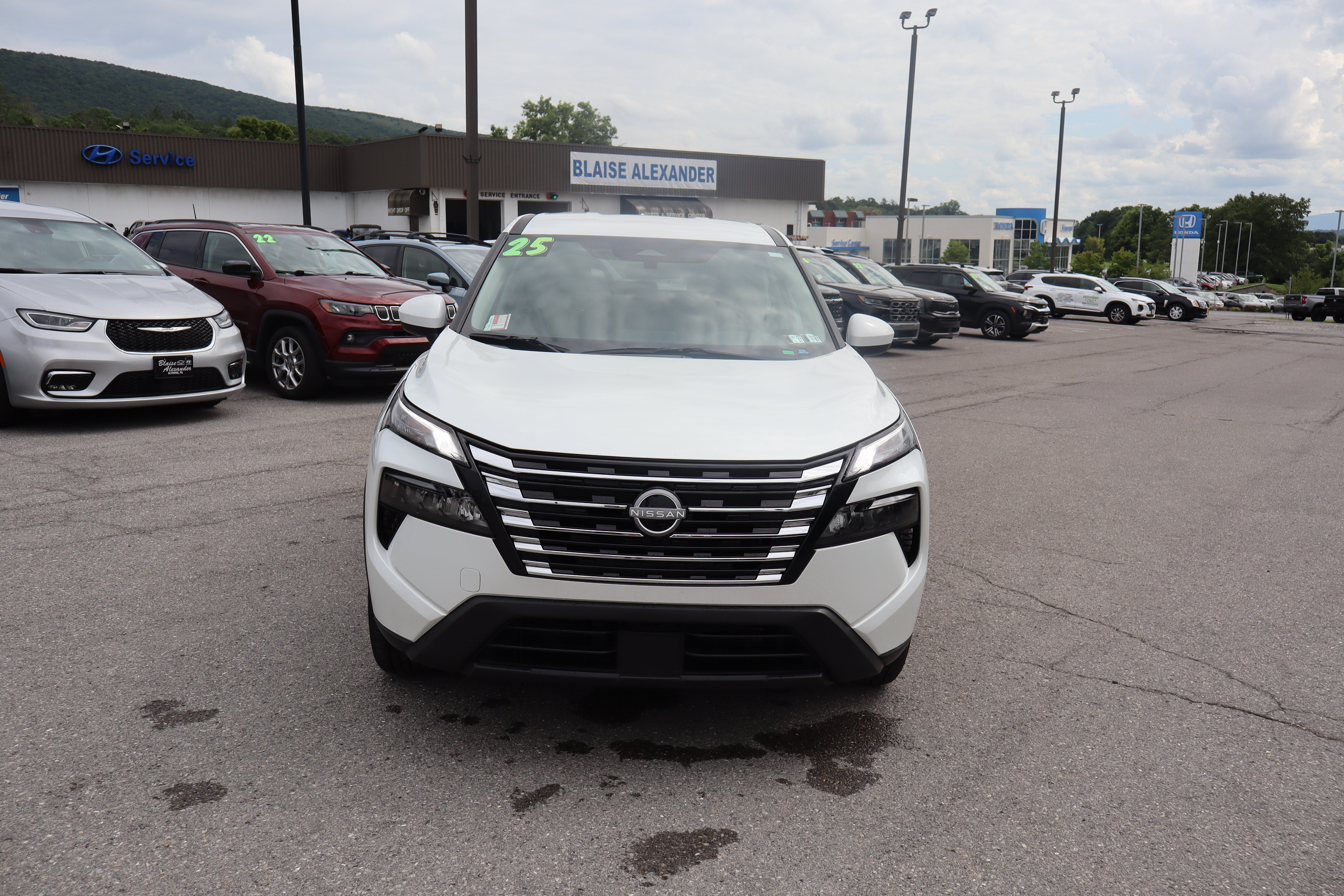 2025 Nissan Rogue SV