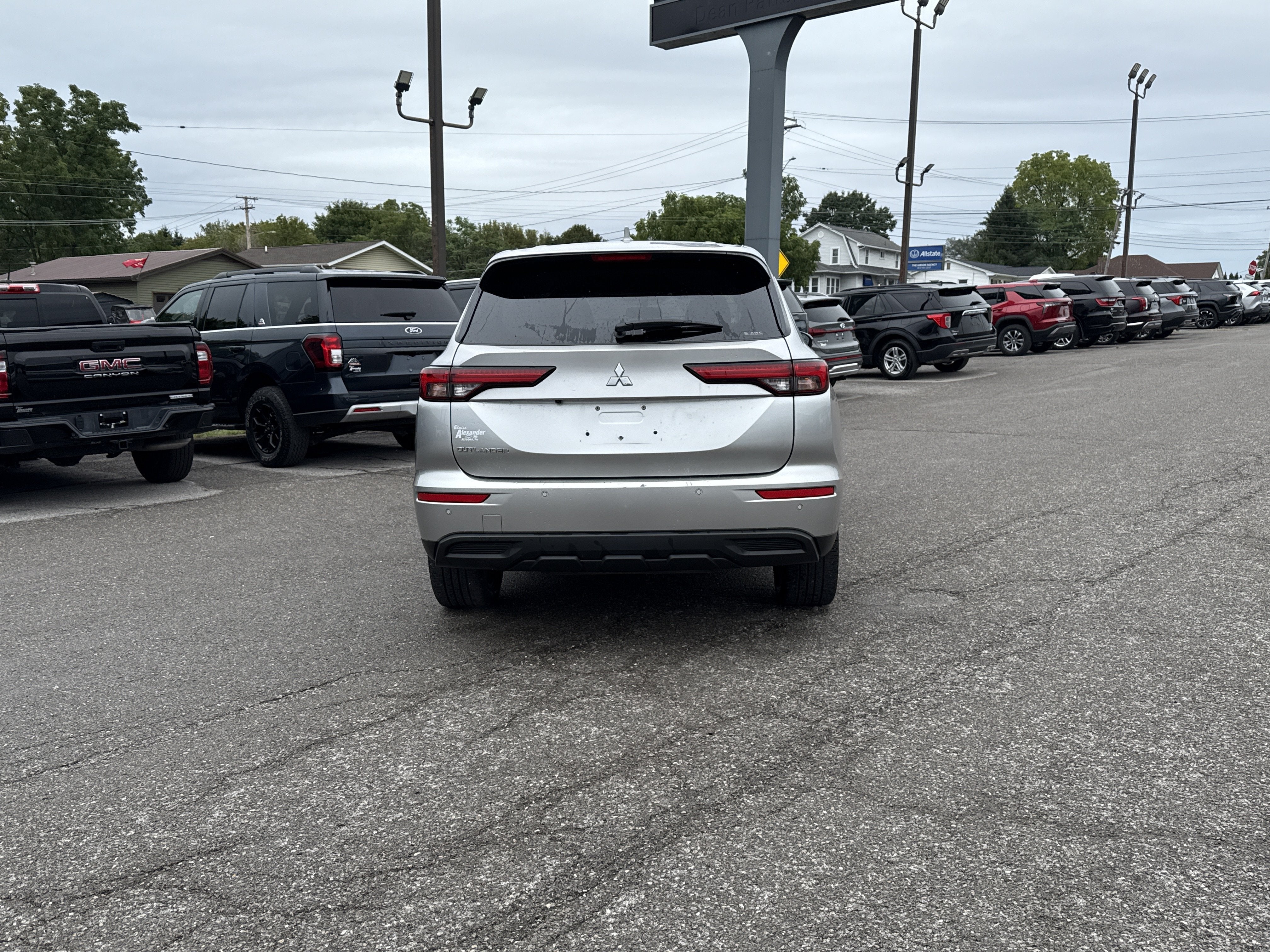 2022 Mitsubishi Outlander ES