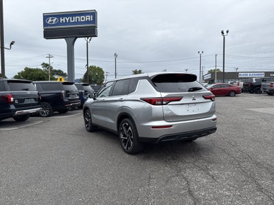 2022 Mitsubishi Outlander ES