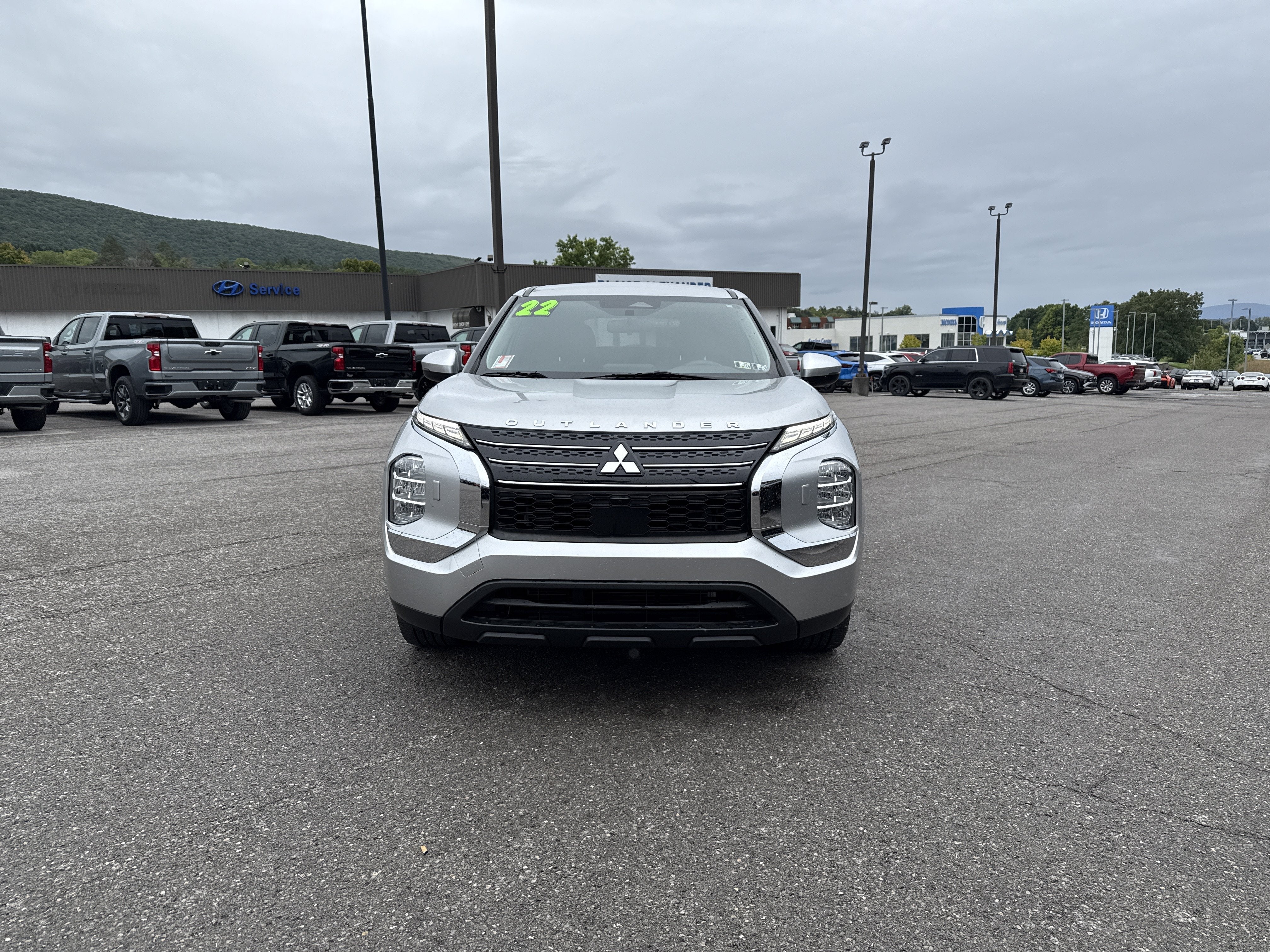 2022 Mitsubishi Outlander ES