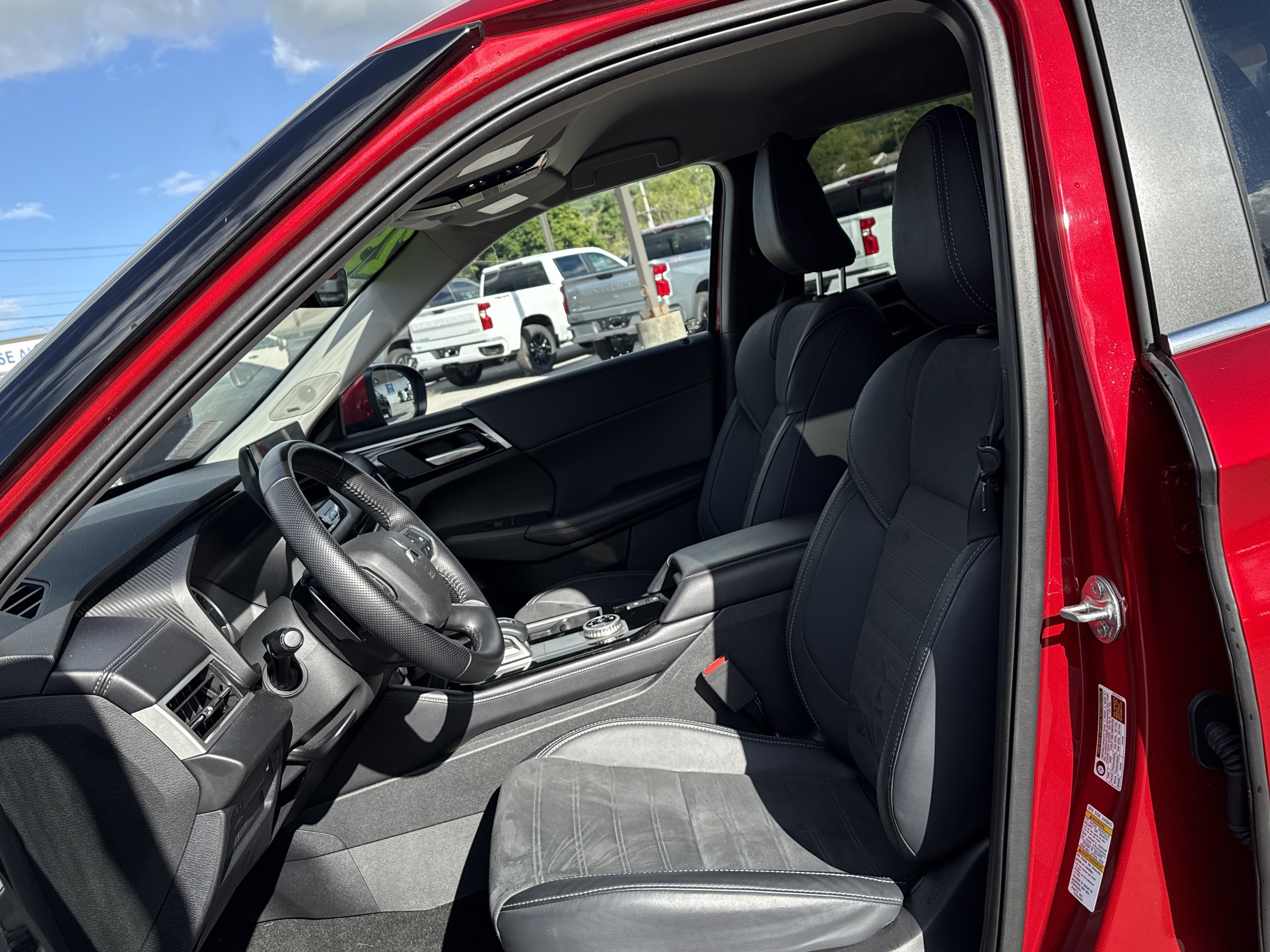 2025 Mitsubishi Outlander SE