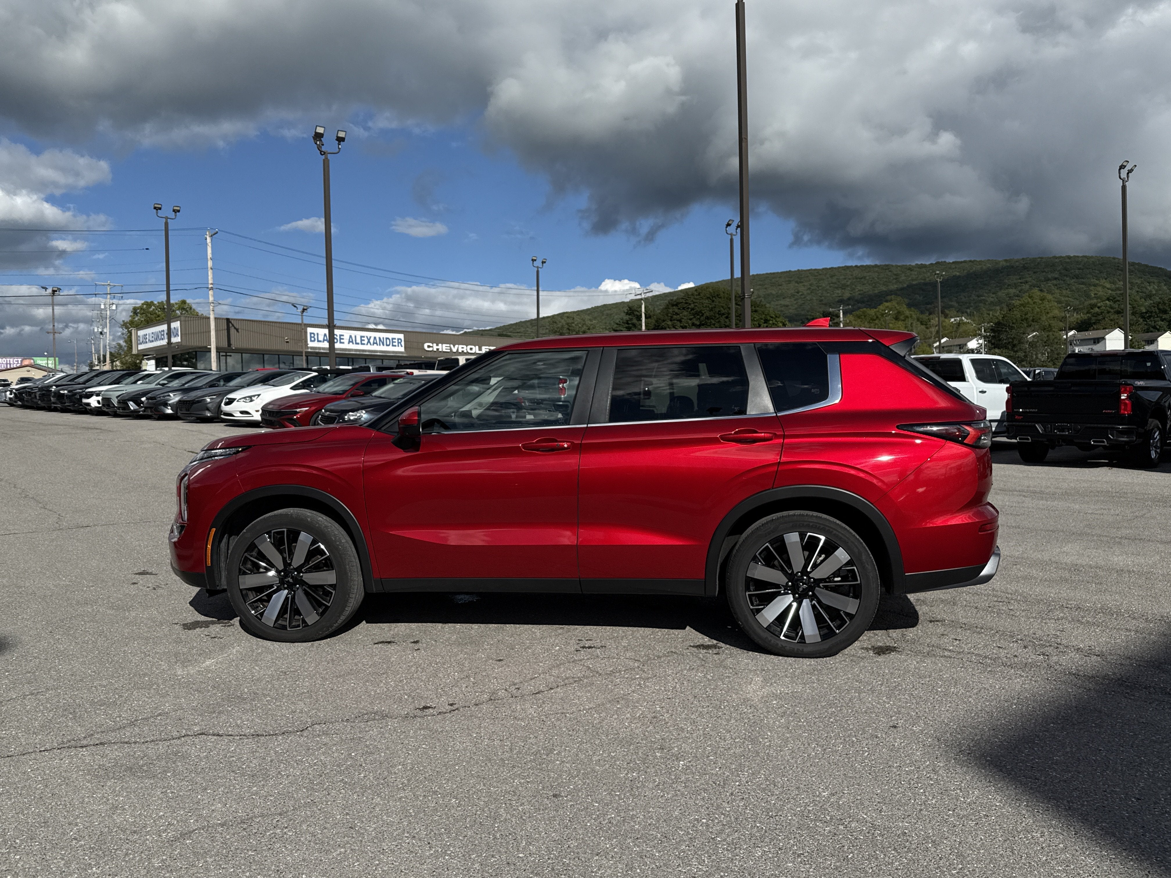 2025 Mitsubishi Outlander SE