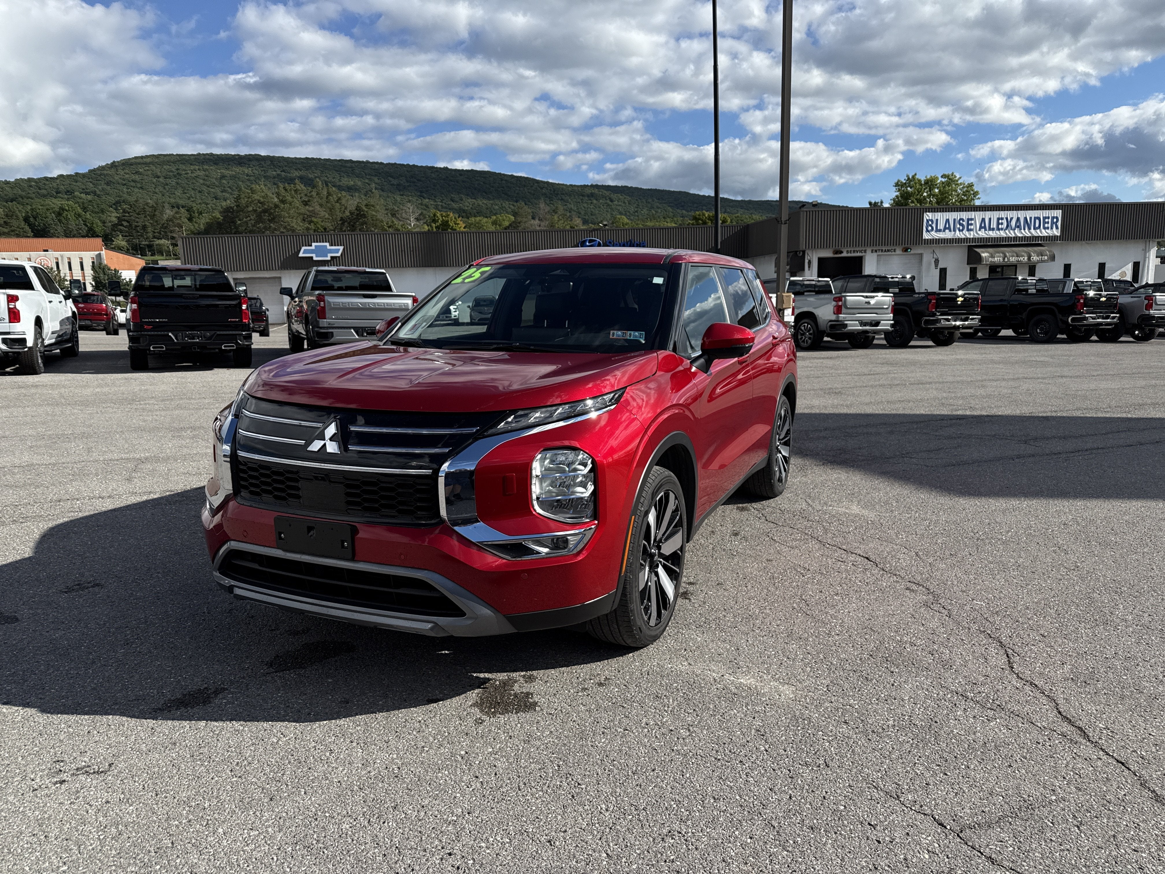 2025 Mitsubishi Outlander SE