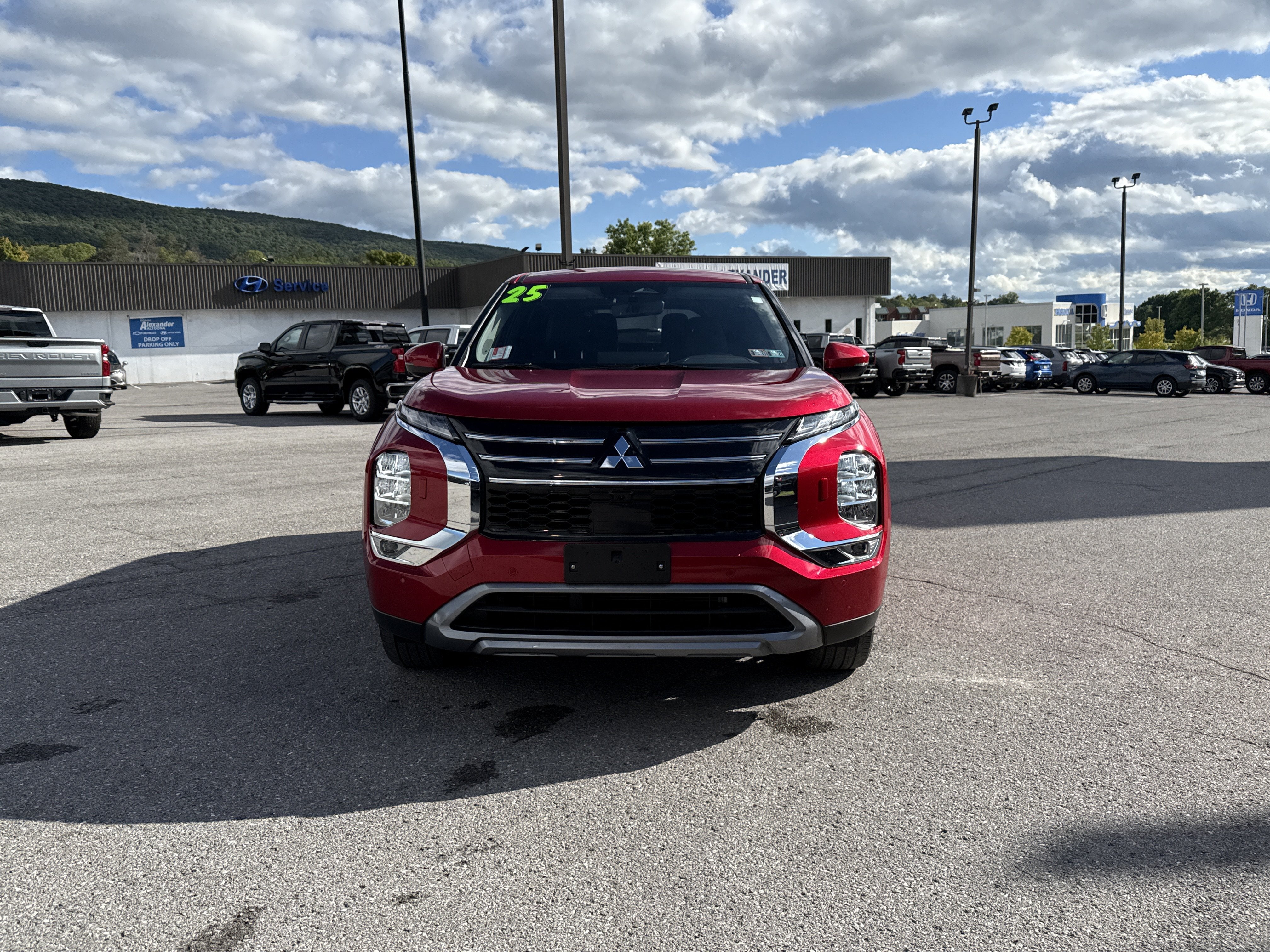 2025 Mitsubishi Outlander SE