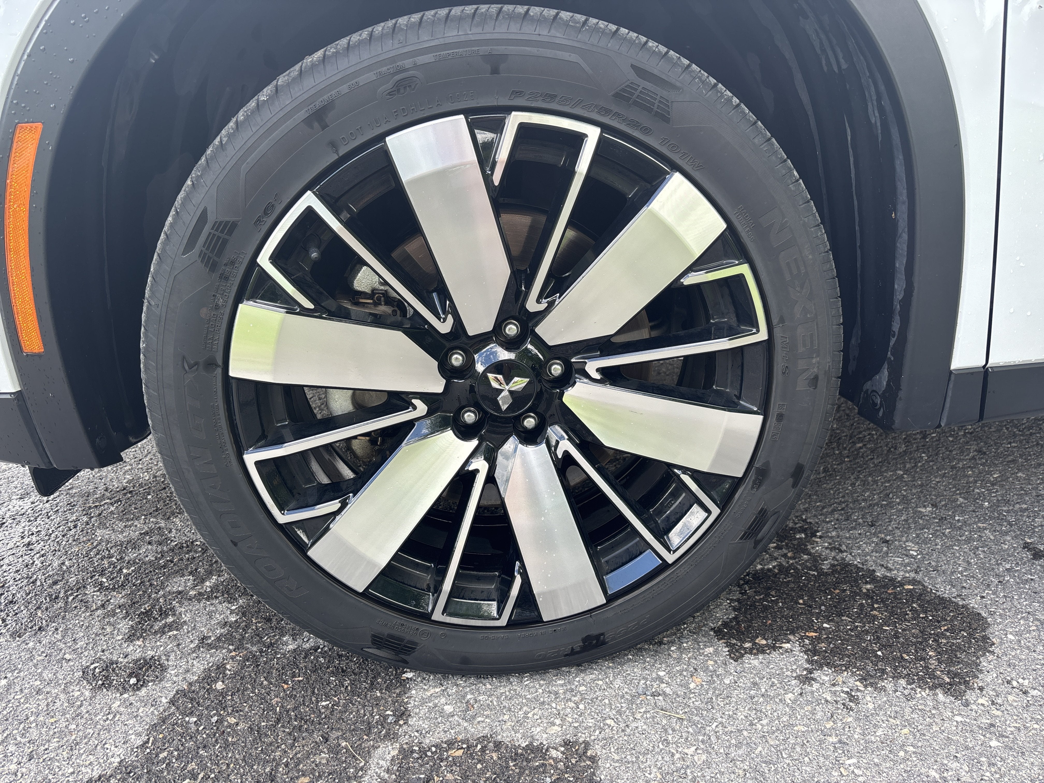 2025 Mitsubishi Outlander SE