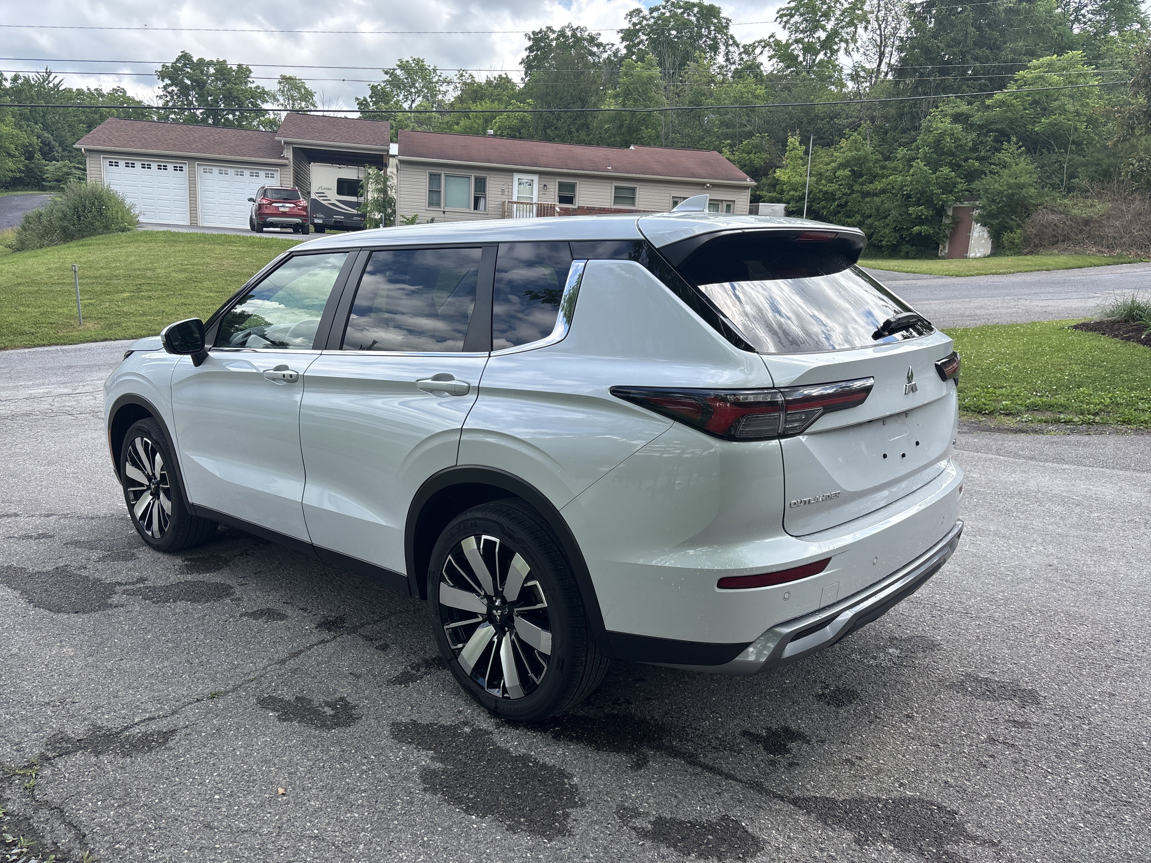 2025 Mitsubishi Outlander SE