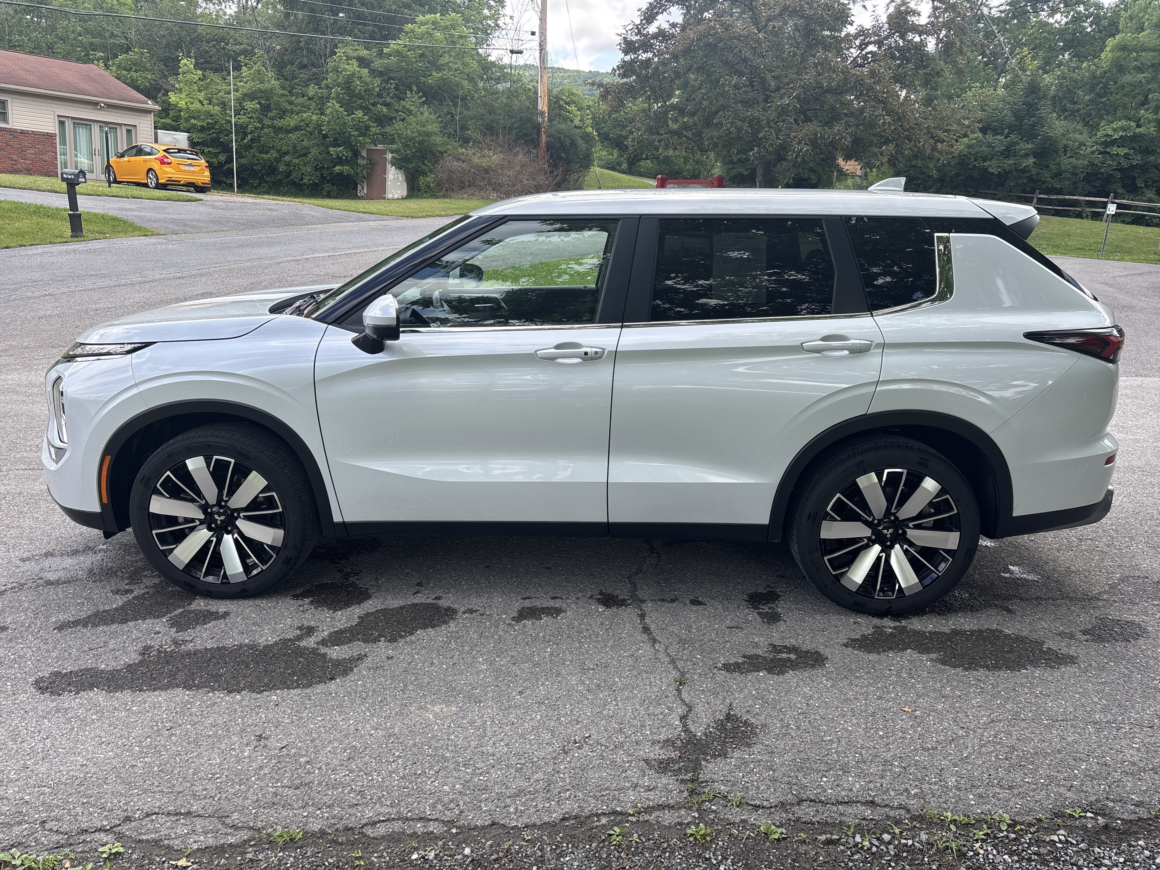 2025 Mitsubishi Outlander SE
