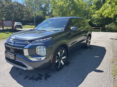 2025 Mitsubishi Outlander SE