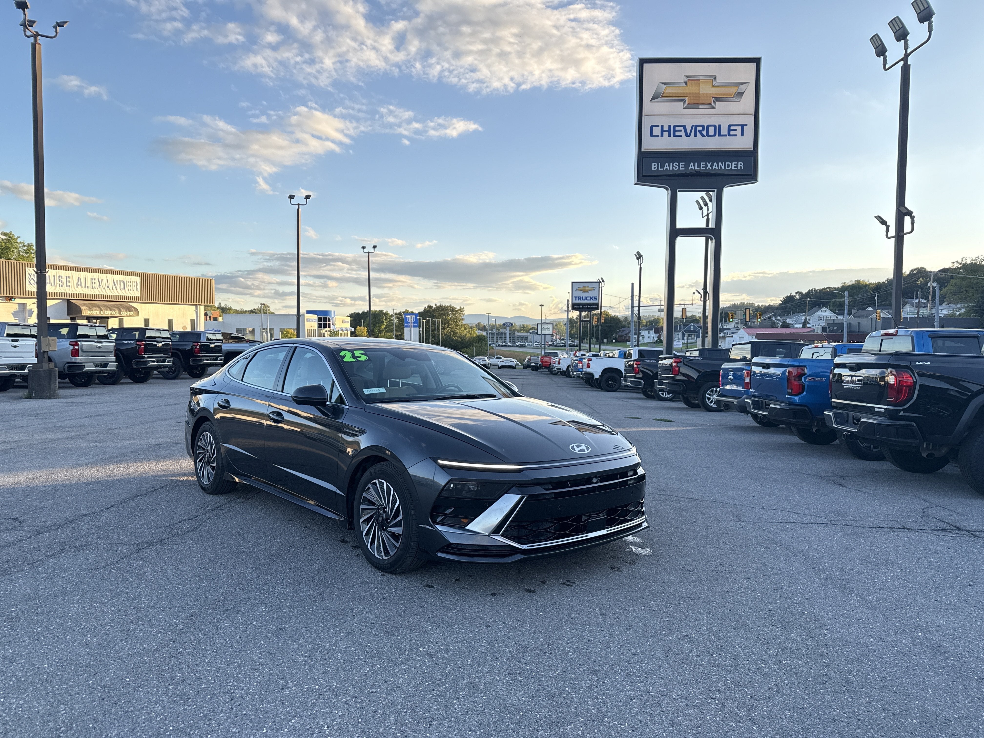 2025 Hyundai Sonata Hybrid