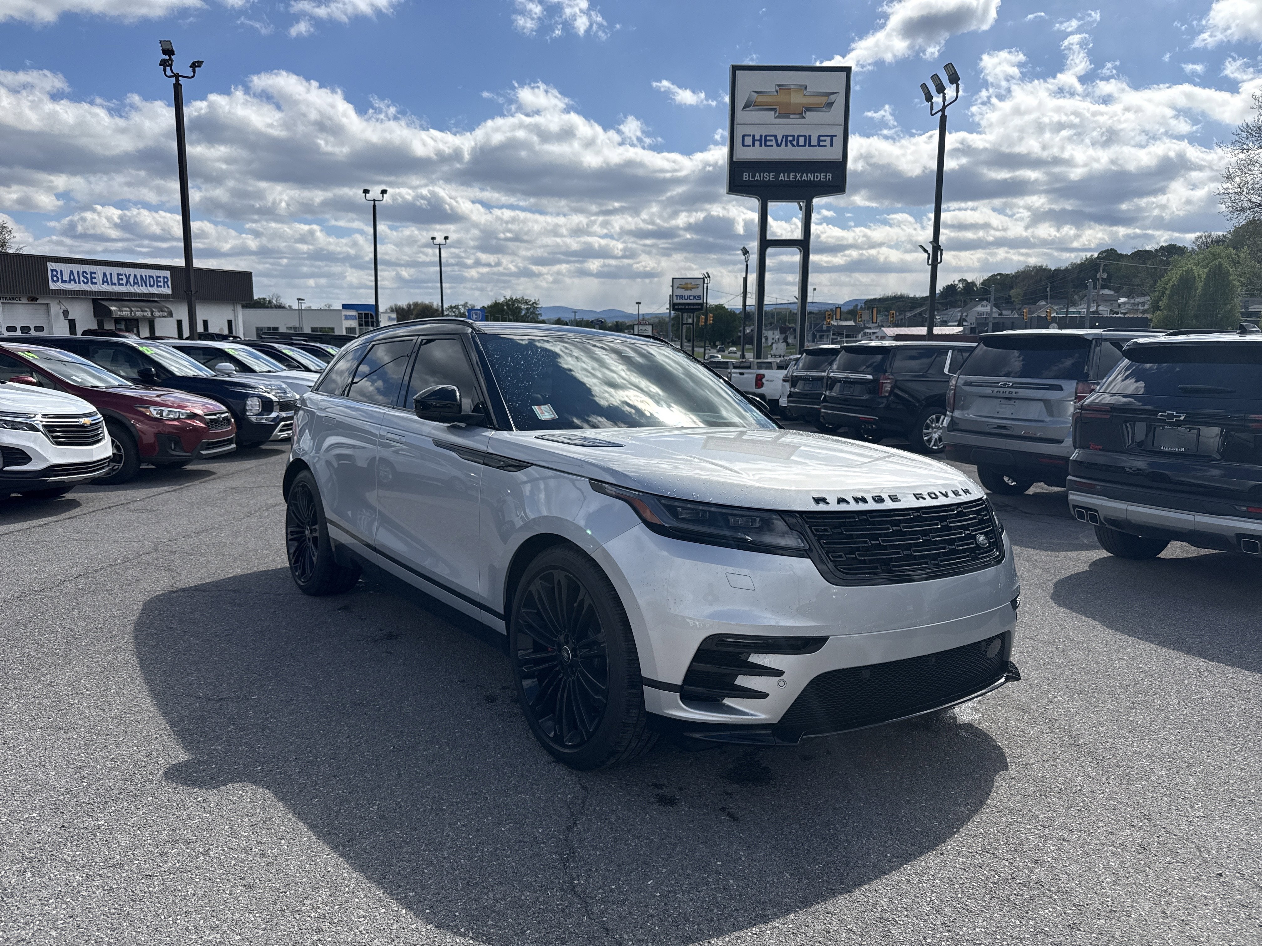 2024 Land Rover Range Rover Velar Dynamic SE