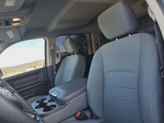 2019 RAM 1500 Classic Express 4x4 Crew Cab 5'7" Box