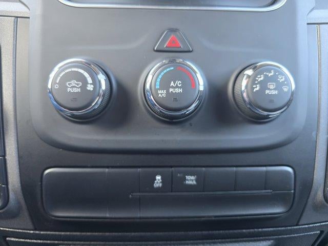 2019 RAM 1500 Classic Express 4x4 Crew Cab 5'7" Box