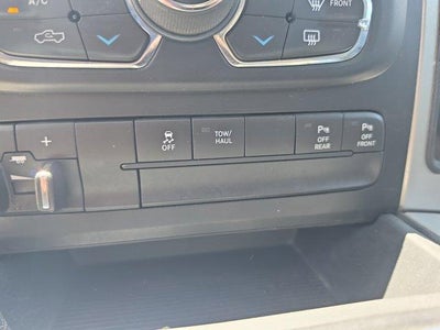 2017 RAM 1500 Lone Star 4x4 Crew Cab 5'7" Box