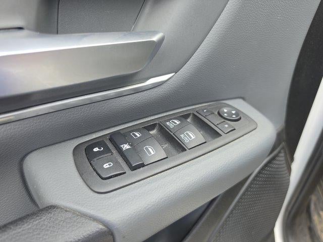 2022 RAM 1500 Big Horn 4x4 Crew Cab 5'7" Box