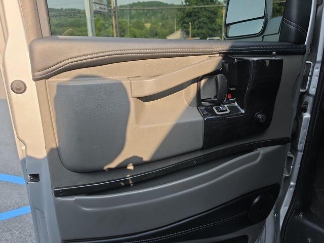 2021 Chevrolet Express Passenger 2500 Regular Wheelbase Rear-Wheel Drive 1LS