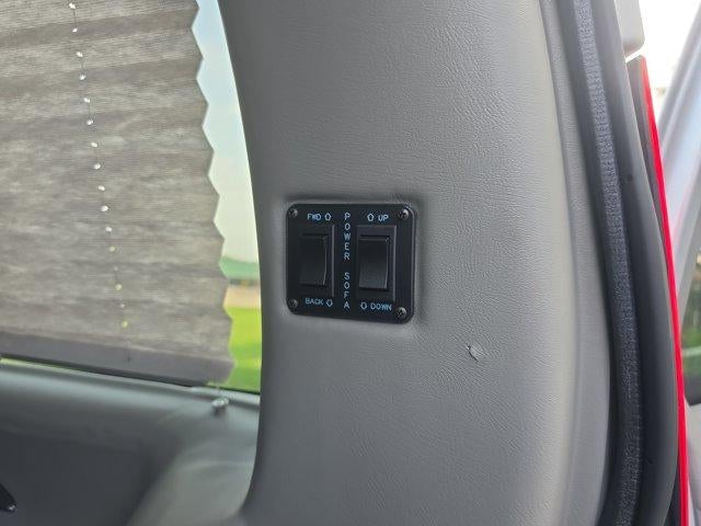 2021 Chevrolet Express Passenger 2500 Regular Wheelbase Rear-Wheel Drive 1LS