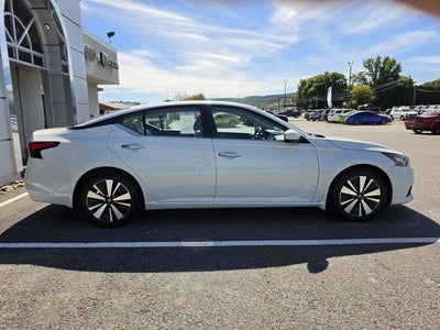 2022 Nissan Altima 2.5 SV Sedan